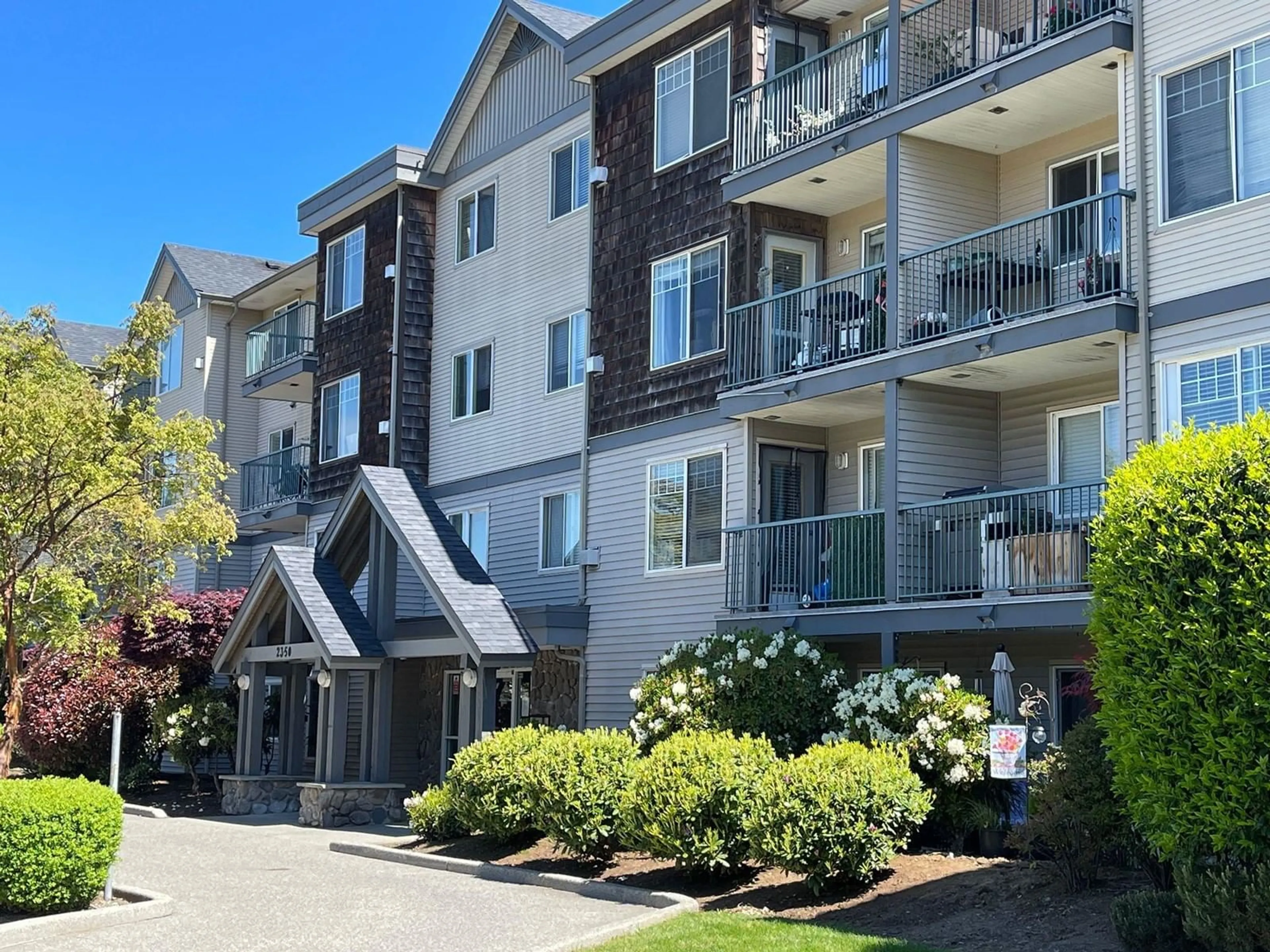 A pic from outside/outdoor area/front of a property/back of a property/a pic from drone, unknown for 210 - 2350 WESTERLY, Abbotsford British Columbia V2T6T7