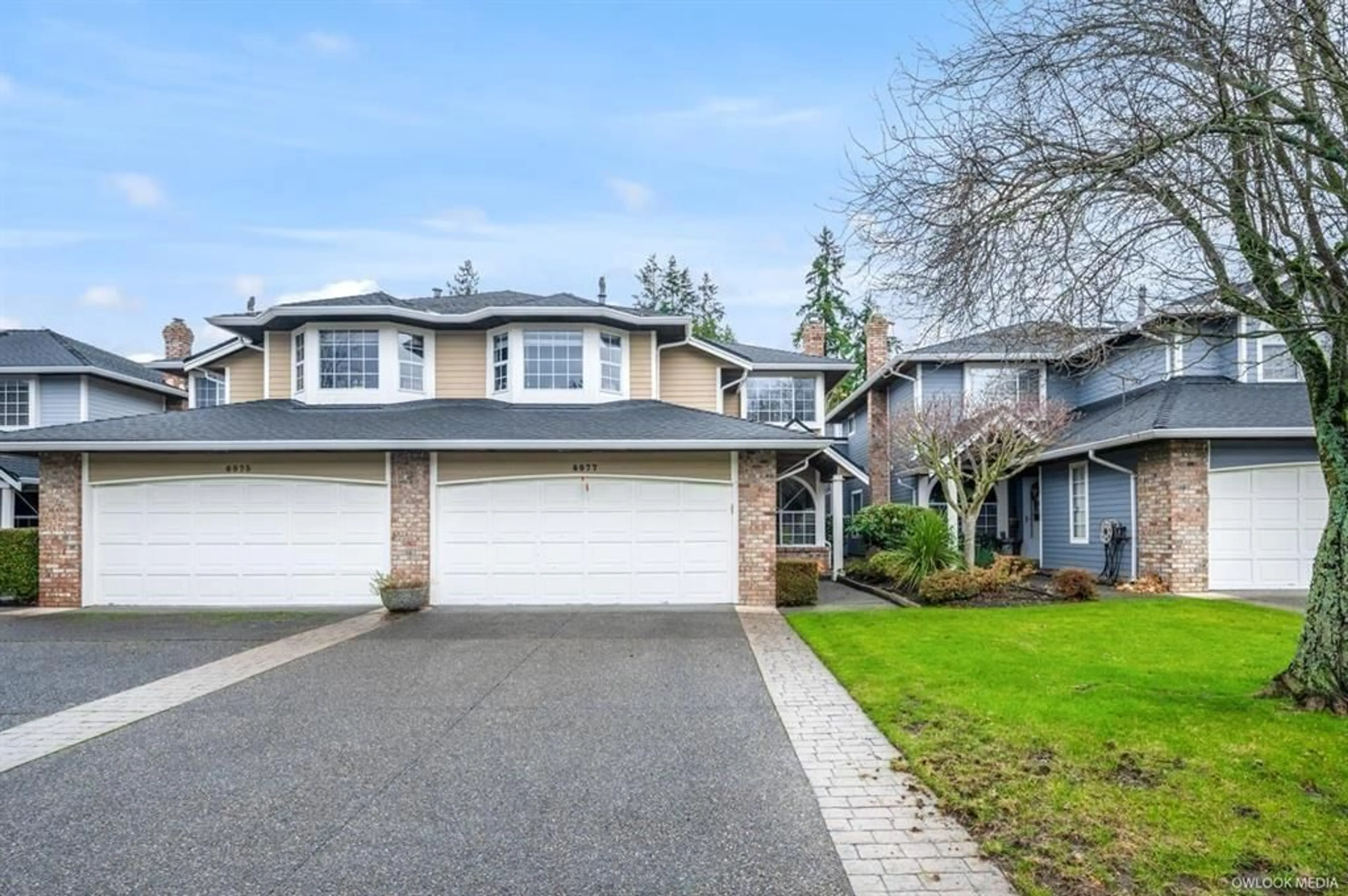 Home with vinyl exterior material, street for 6077 BOUNDARY WEST, Surrey British Columbia V3X2A7