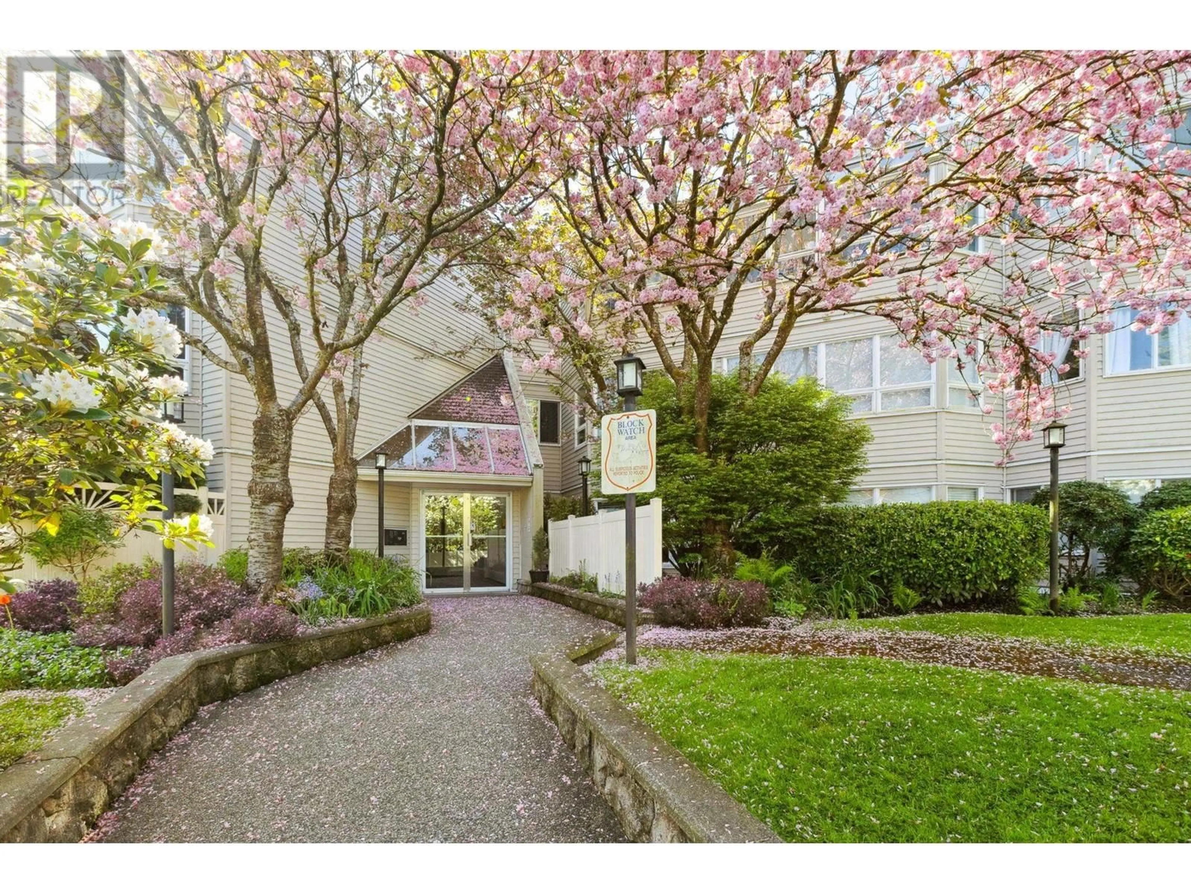 Indoor foyer for 204 - 1155 ROSS ROAD, North Vancouver British Columbia V7K1C6