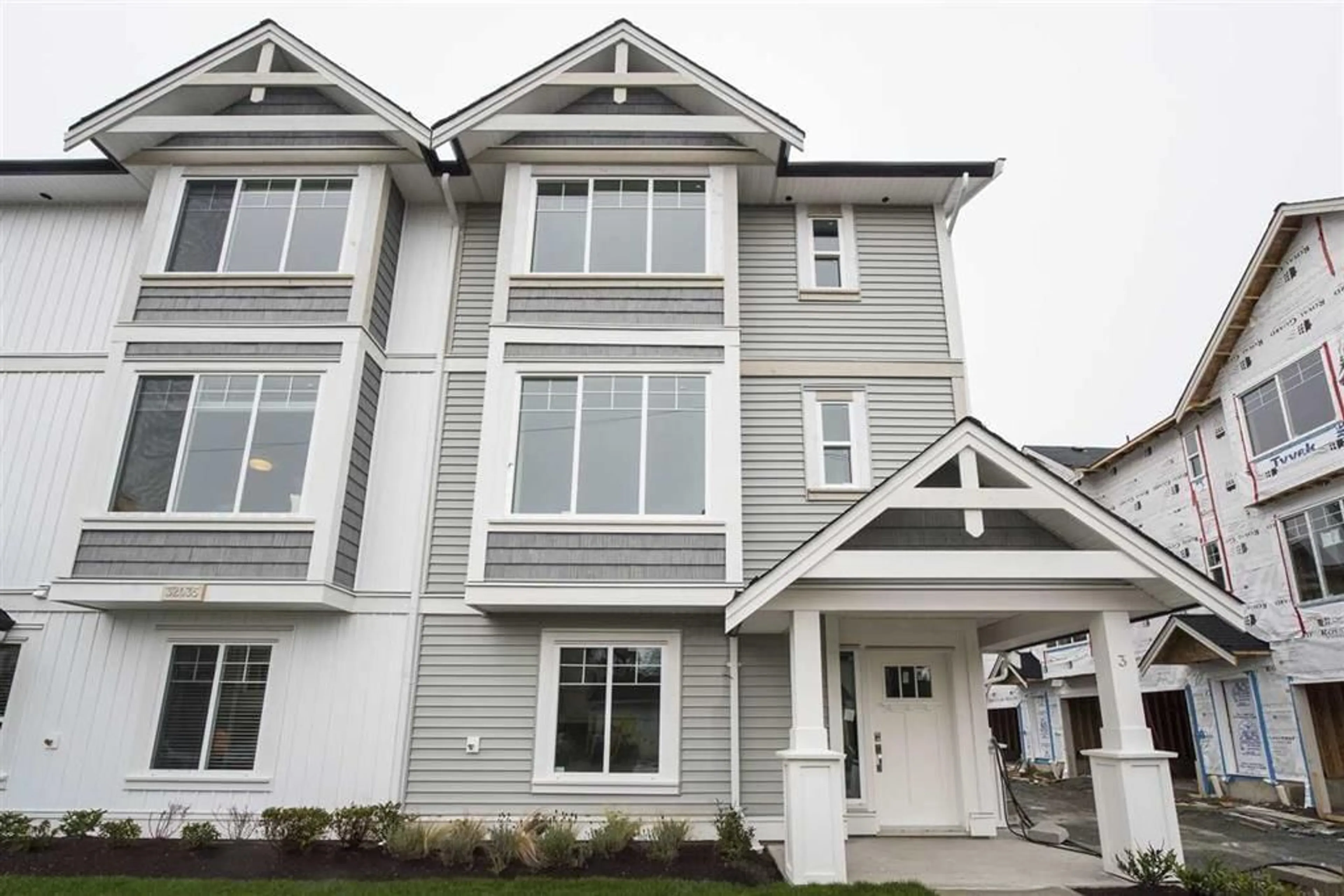 Home with vinyl exterior material, unknown for 8 - 32043 MT WADDINGTON, Abbotsford British Columbia V2T0H1