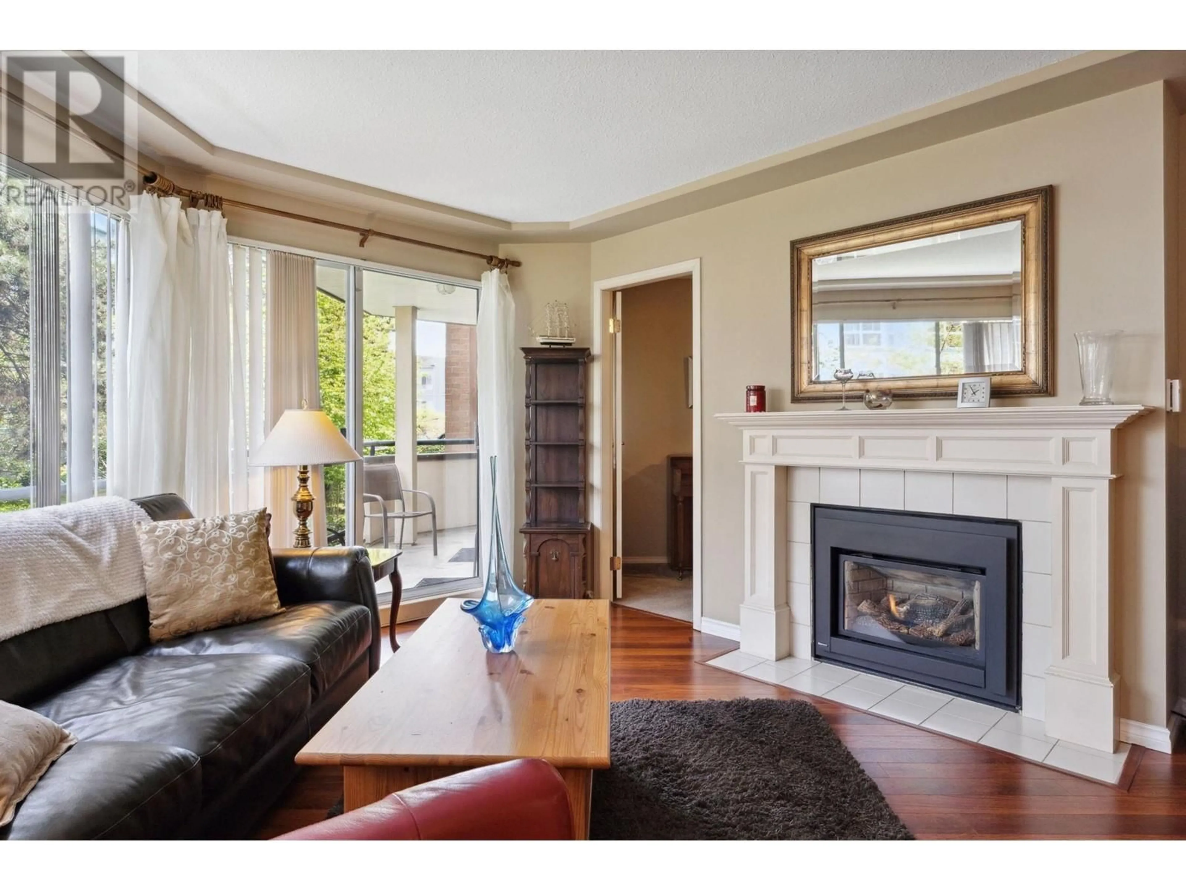 Living room with furniture, wood/laminate floor for 105 - 8600 LANSDOWNE ROAD, Richmond British Columbia V6X3L6