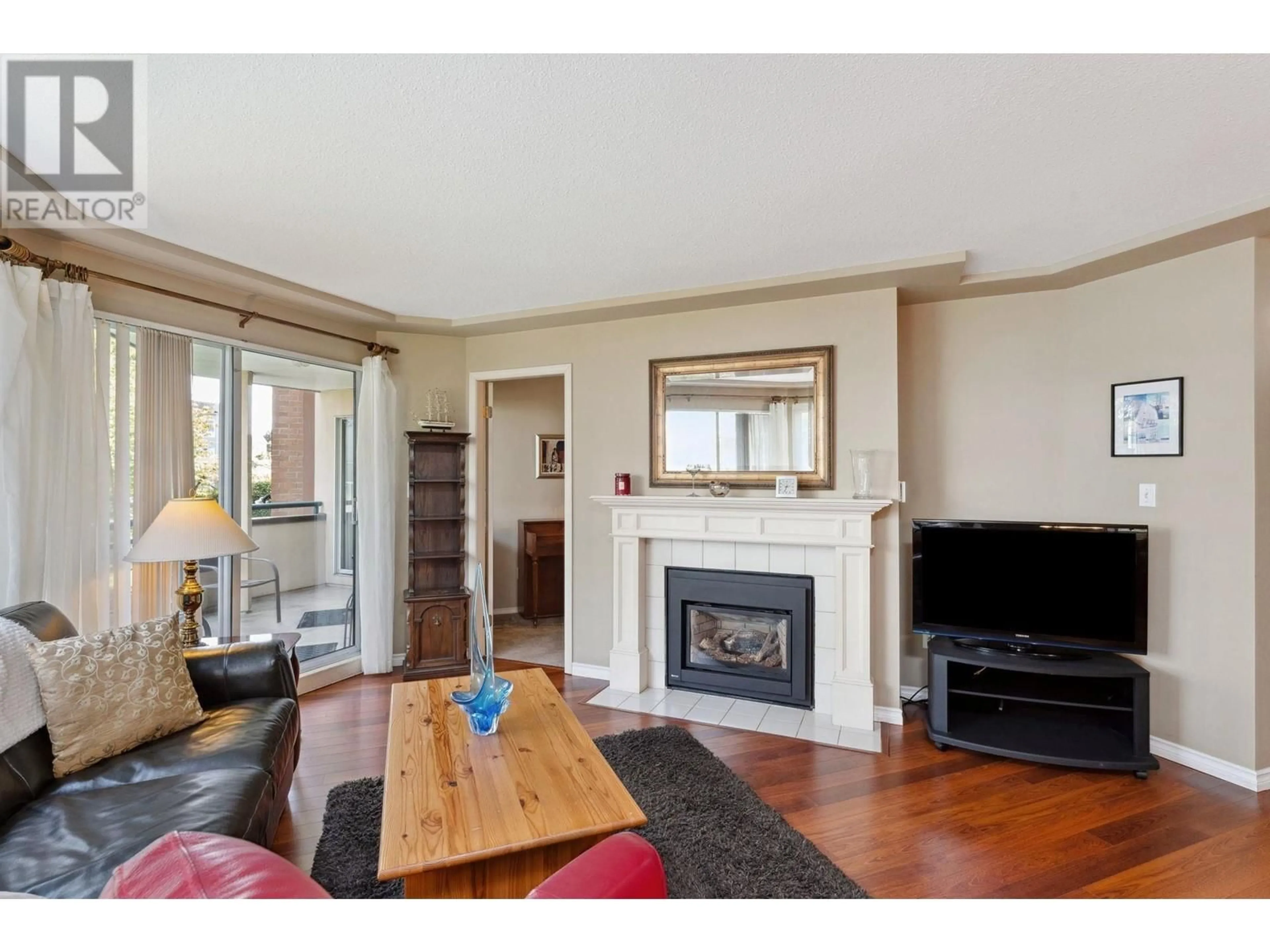 Living room with furniture, wood/laminate floor for 105 - 8600 LANSDOWNE ROAD, Richmond British Columbia V6X3L6