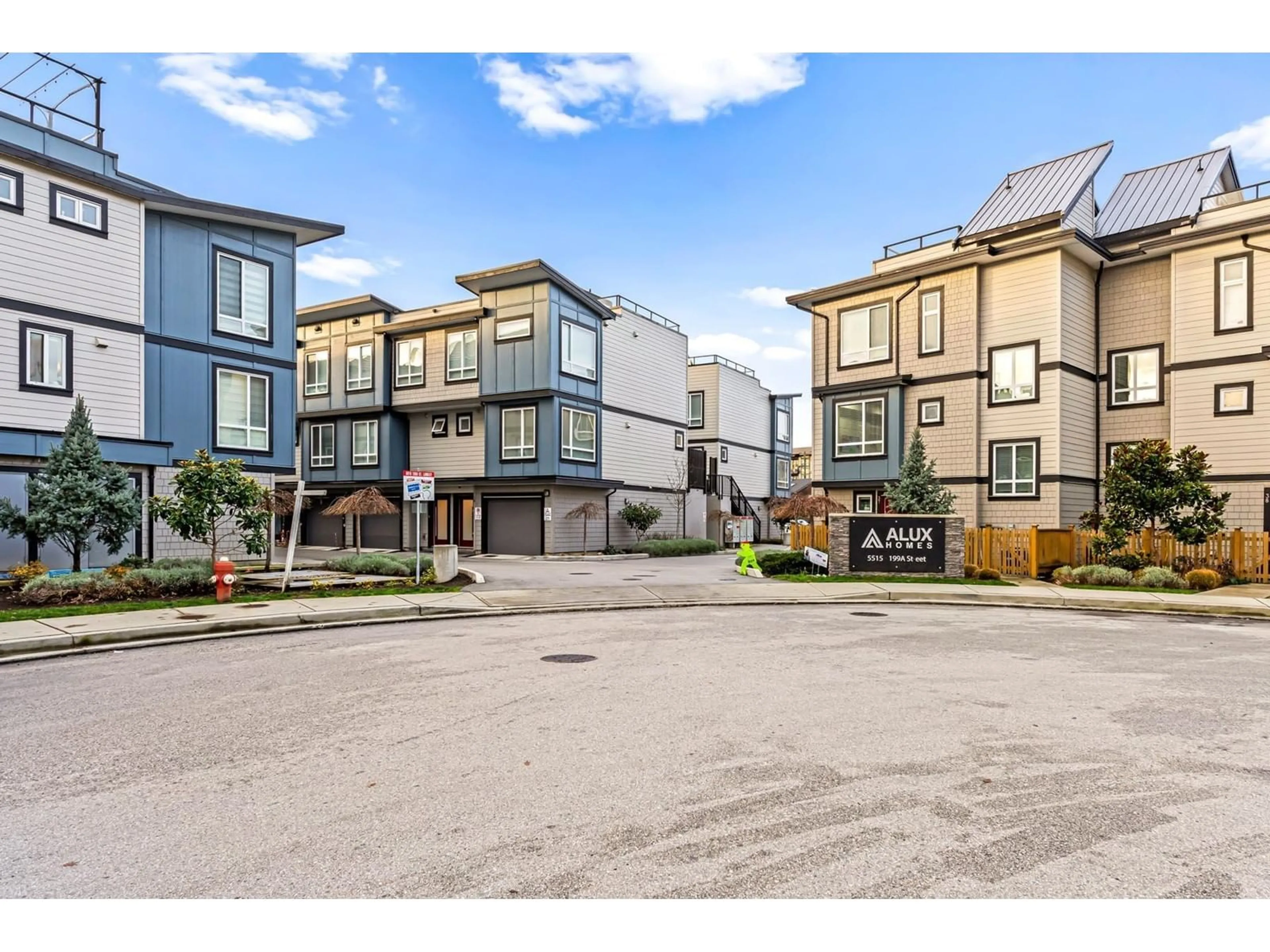 A pic from outside/outdoor area/front of a property/back of a property/a pic from drone, street for 16 - 5515 199A, Langley British Columbia V3A1J7