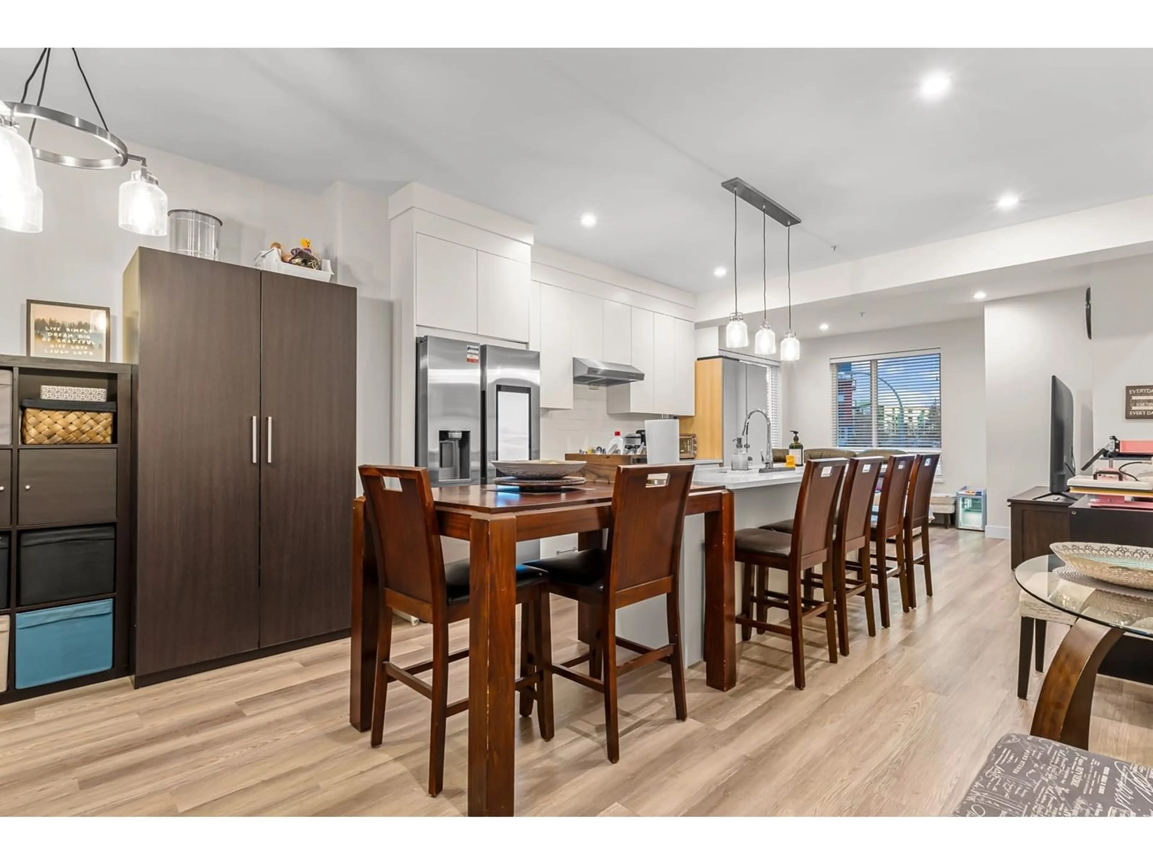 Open concept kitchen, wood/laminate floor for 16 - 5515 199A, Langley British Columbia V3A1J7
