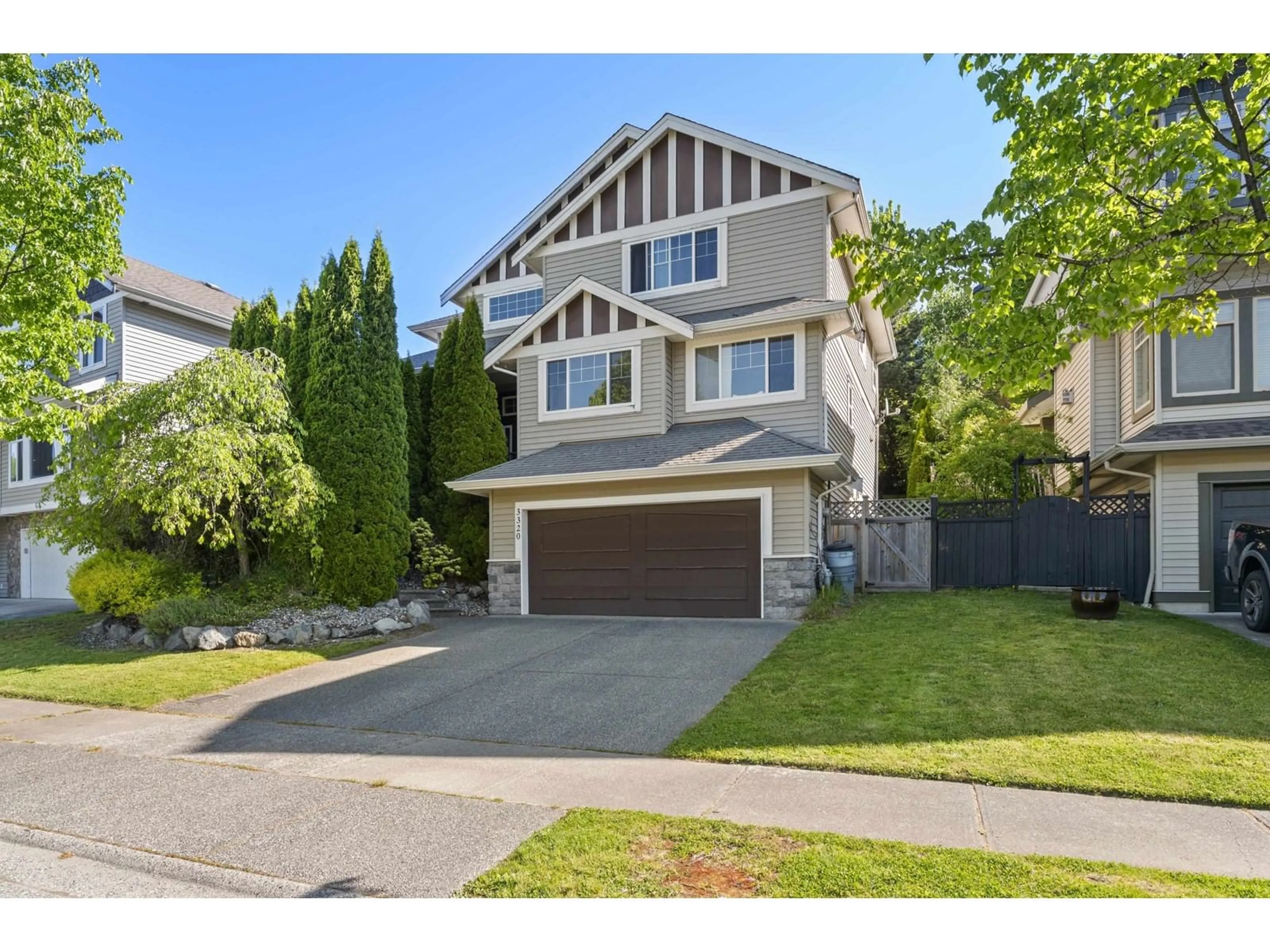 Home with vinyl exterior material, street for 3320 HARVEST, Abbotsford British Columbia V3G2Y6