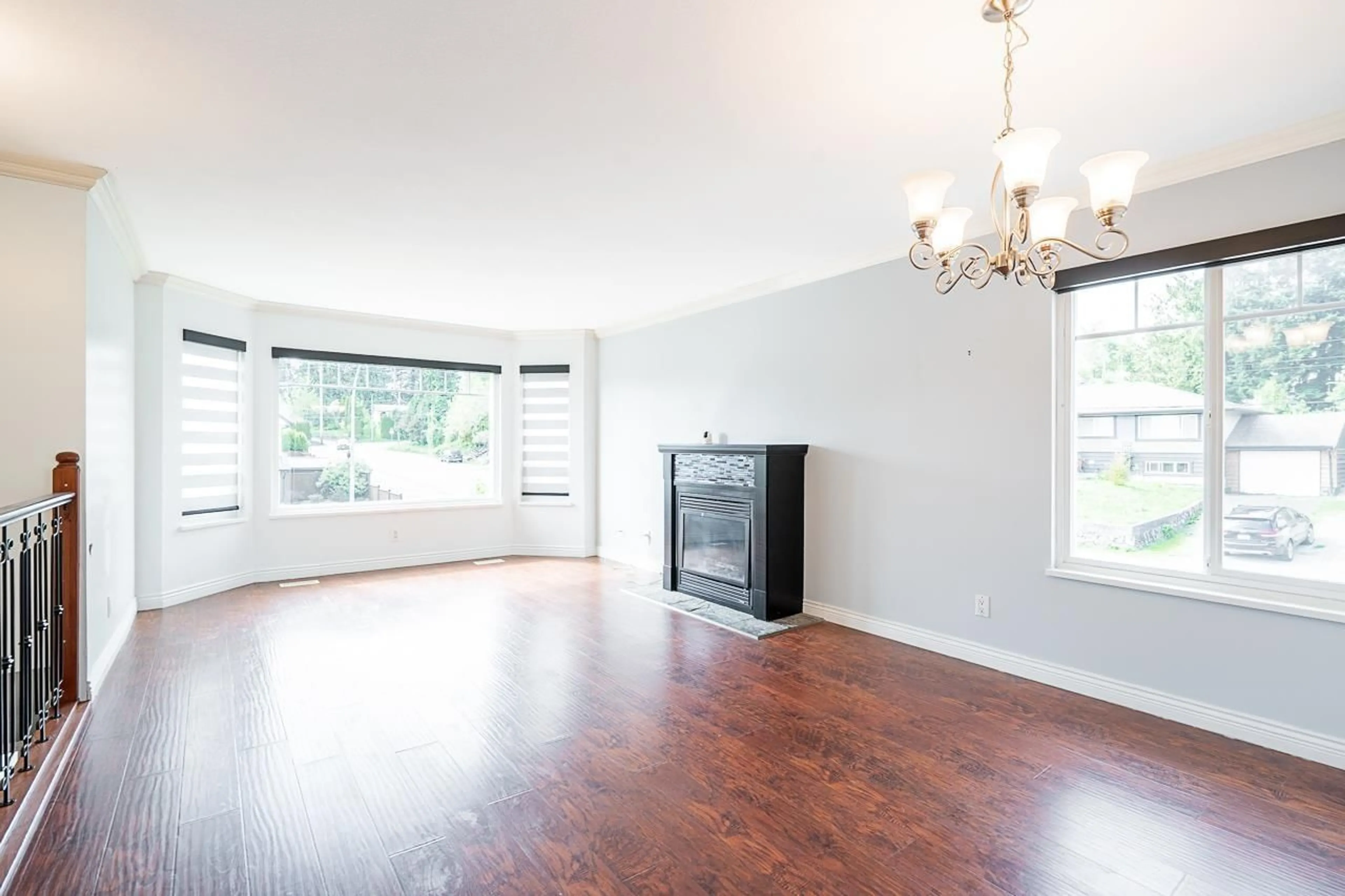 Living room with furniture, wood/laminate floor for 7730 JUNIPER, Mission British Columbia V2V6G1