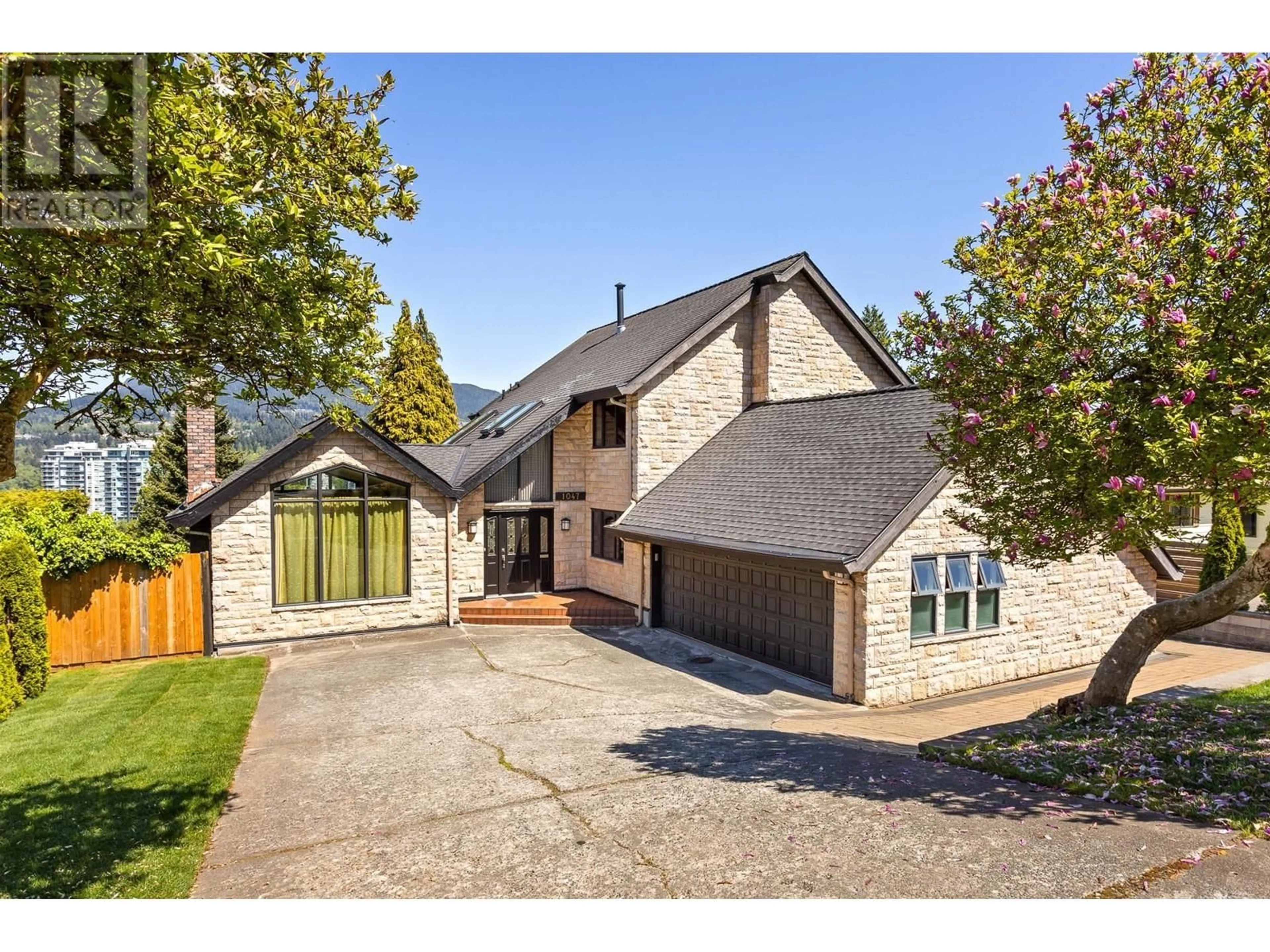A pic from outside/outdoor area/front of a property/back of a property/a pic from drone, street for 1047 CORONA CRESCENT, Coquitlam British Columbia V3J7J1