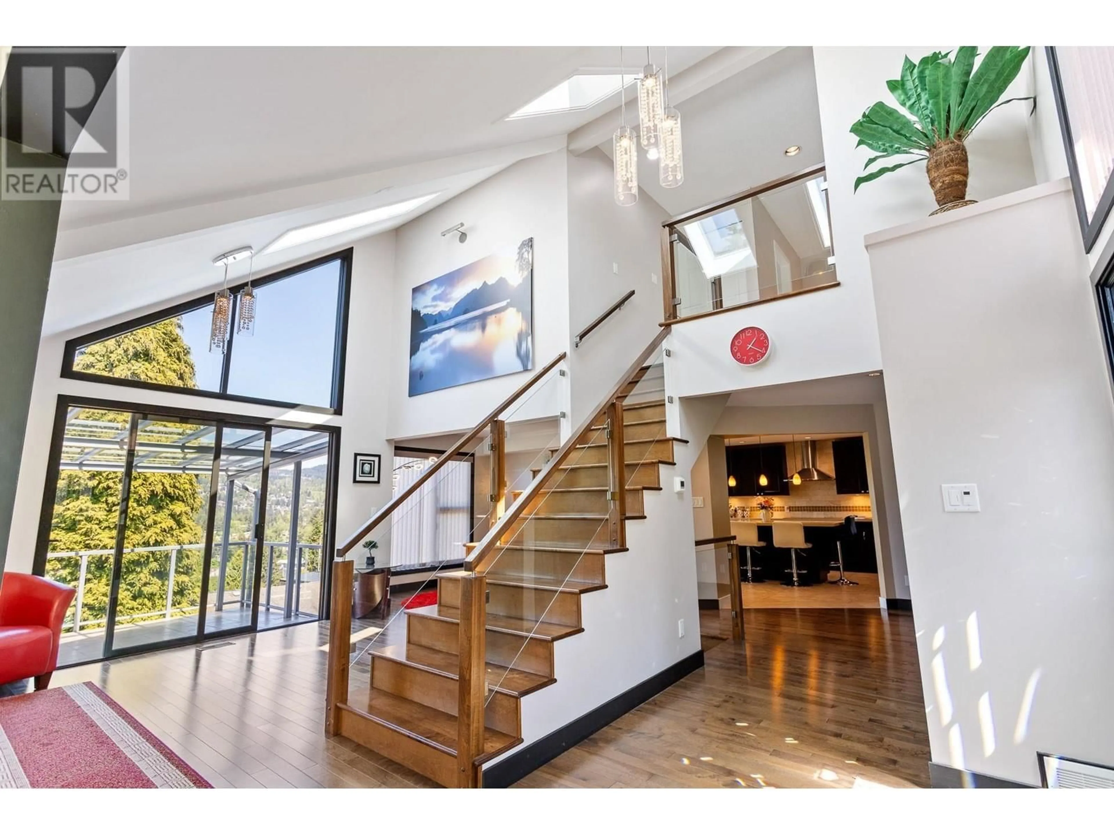 Indoor foyer for 1047 CORONA CRESCENT, Coquitlam British Columbia V3J7J1
