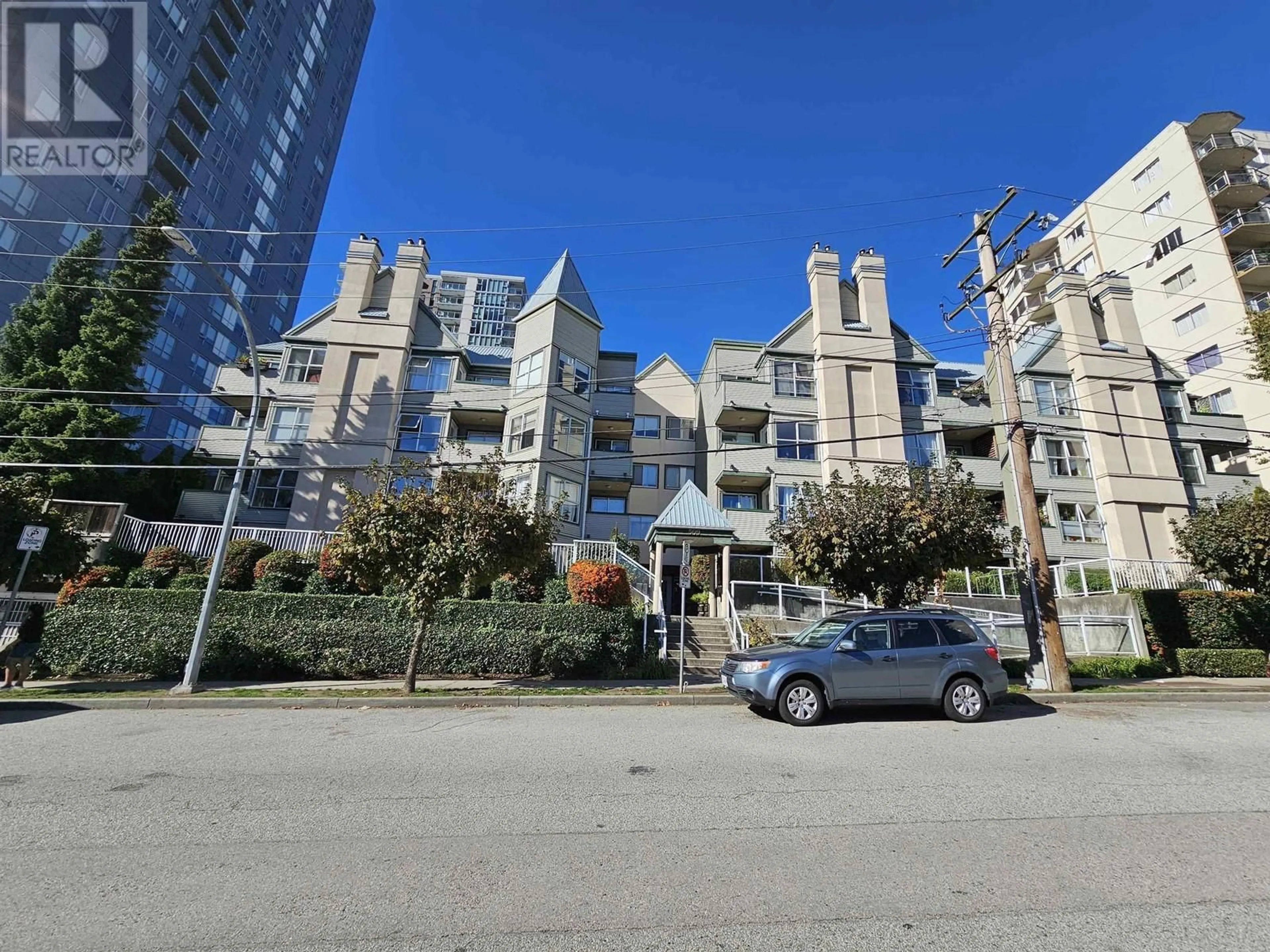 A pic from outside/outdoor area/front of a property/back of a property/a pic from drone, street for 402 - 509 CARNARVON STREET, New Westminster British Columbia V3L5S4