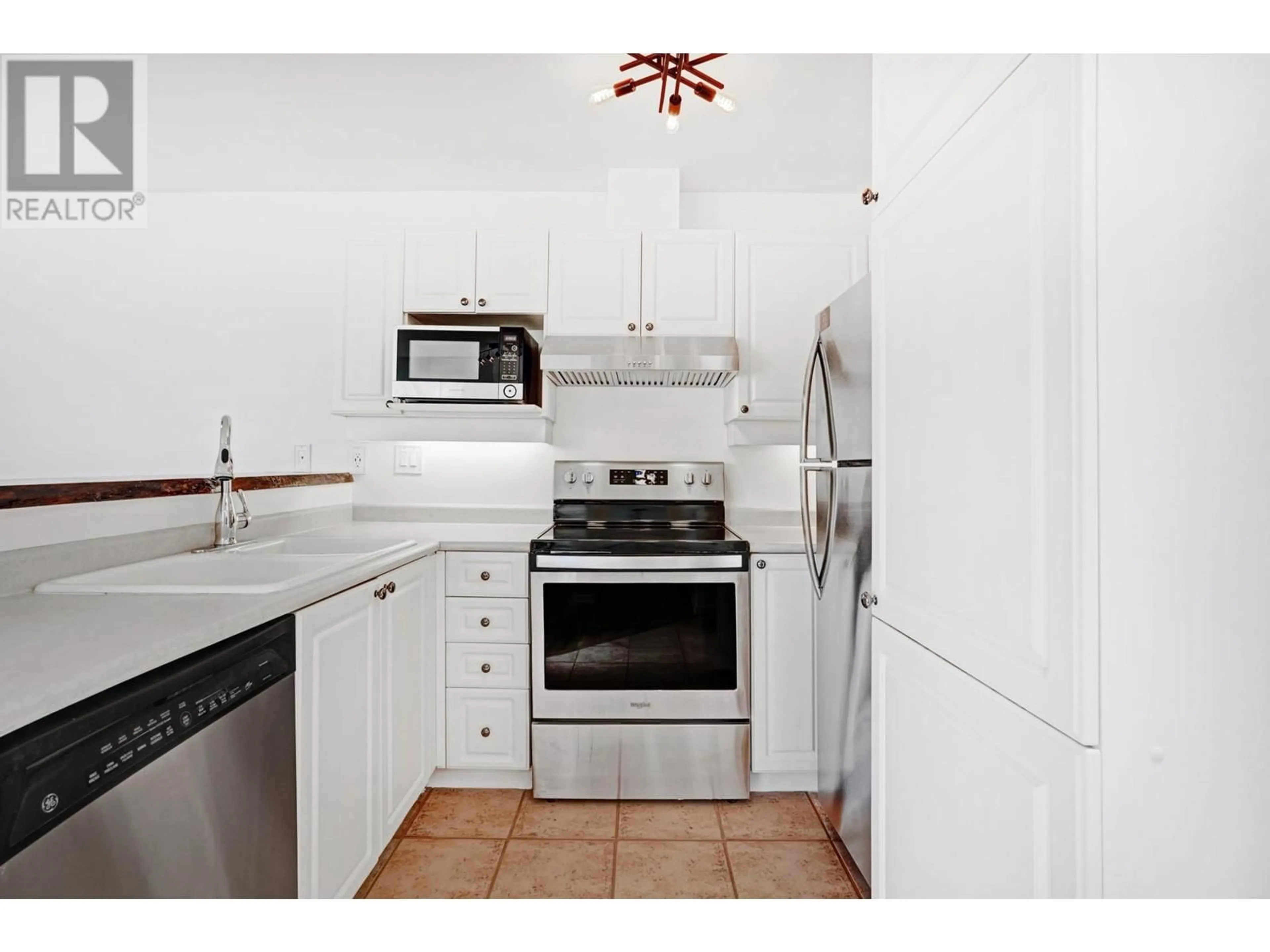 Standard kitchen, unknown for 402 - 1618 GRANT AVENUE, Port Coquitlam British Columbia V3B1P3