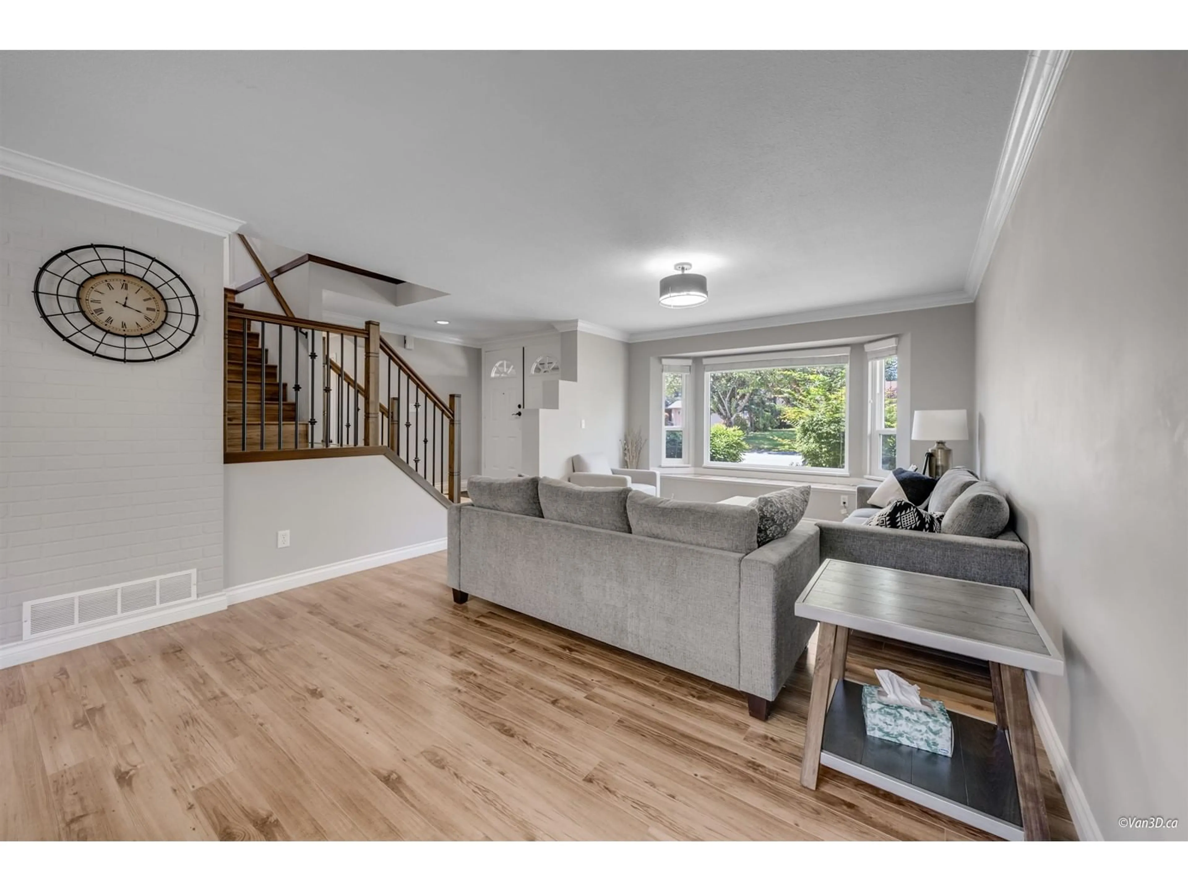 Living room with furniture, wood/laminate floor for 9738 151, Surrey British Columbia V3R8W7