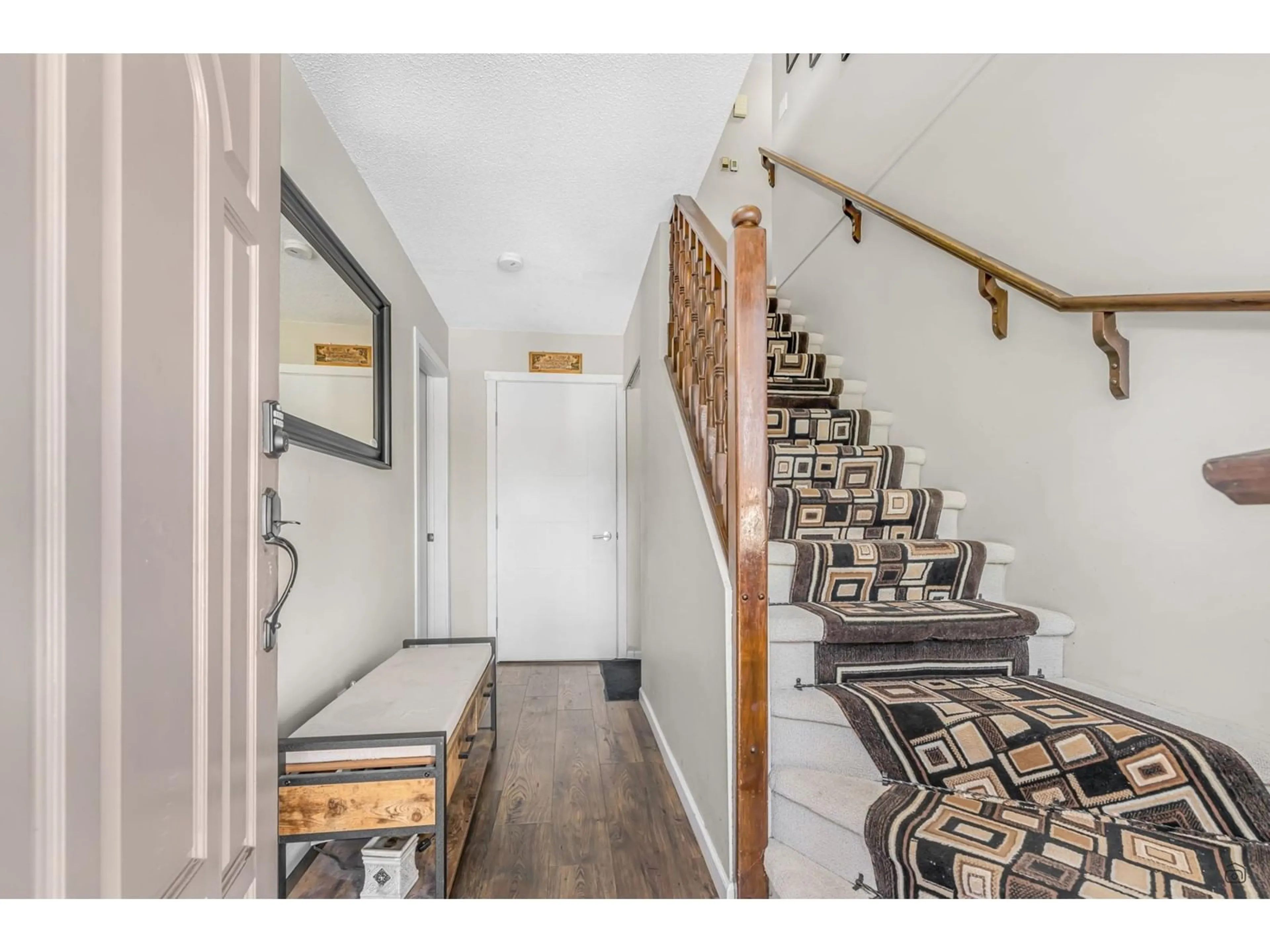 Indoor entryway for 13211 66A, Surrey British Columbia V3W8E3