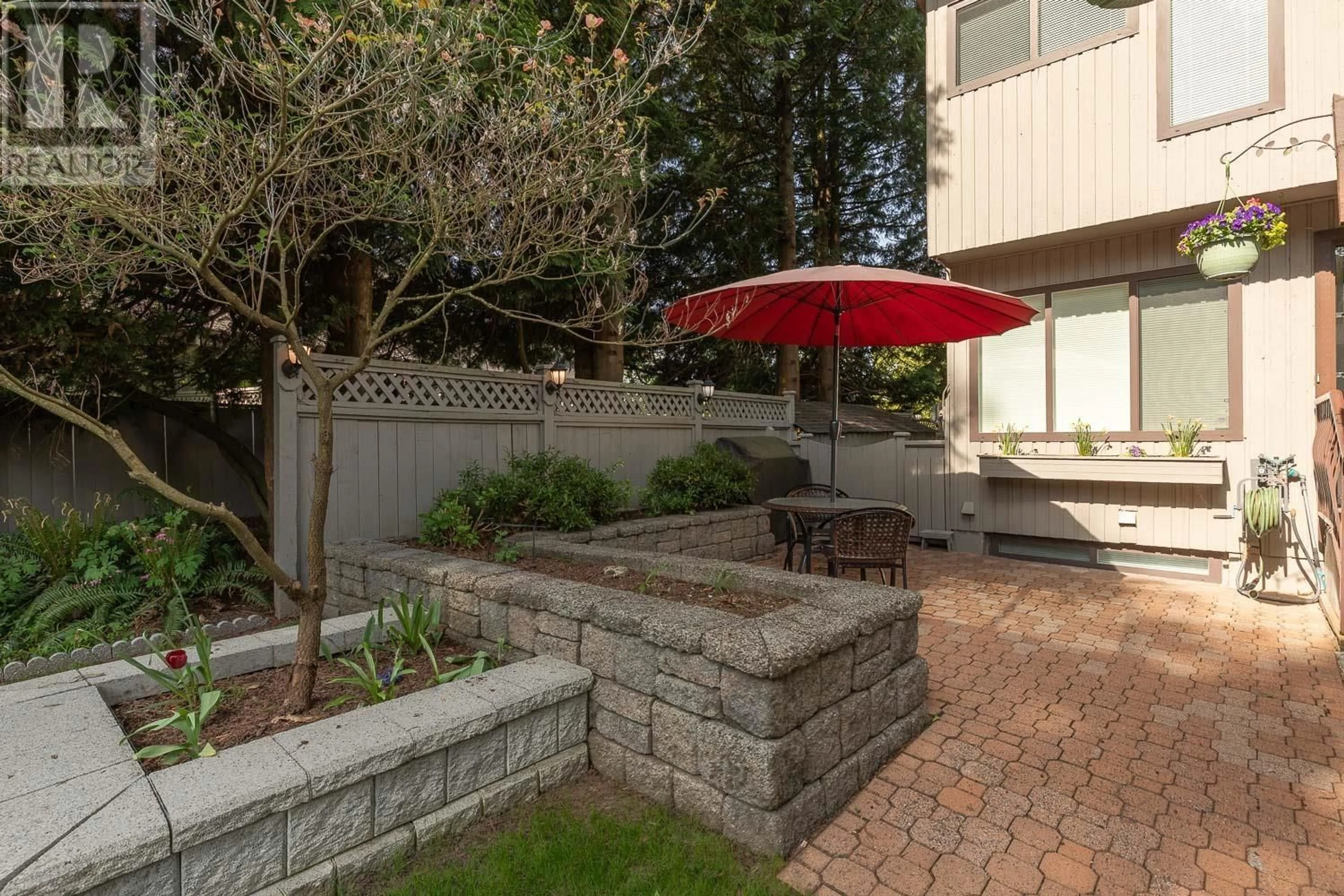 Patio, street for 4754 LAURELWOOD PLACE, Burnaby British Columbia V5G4B2