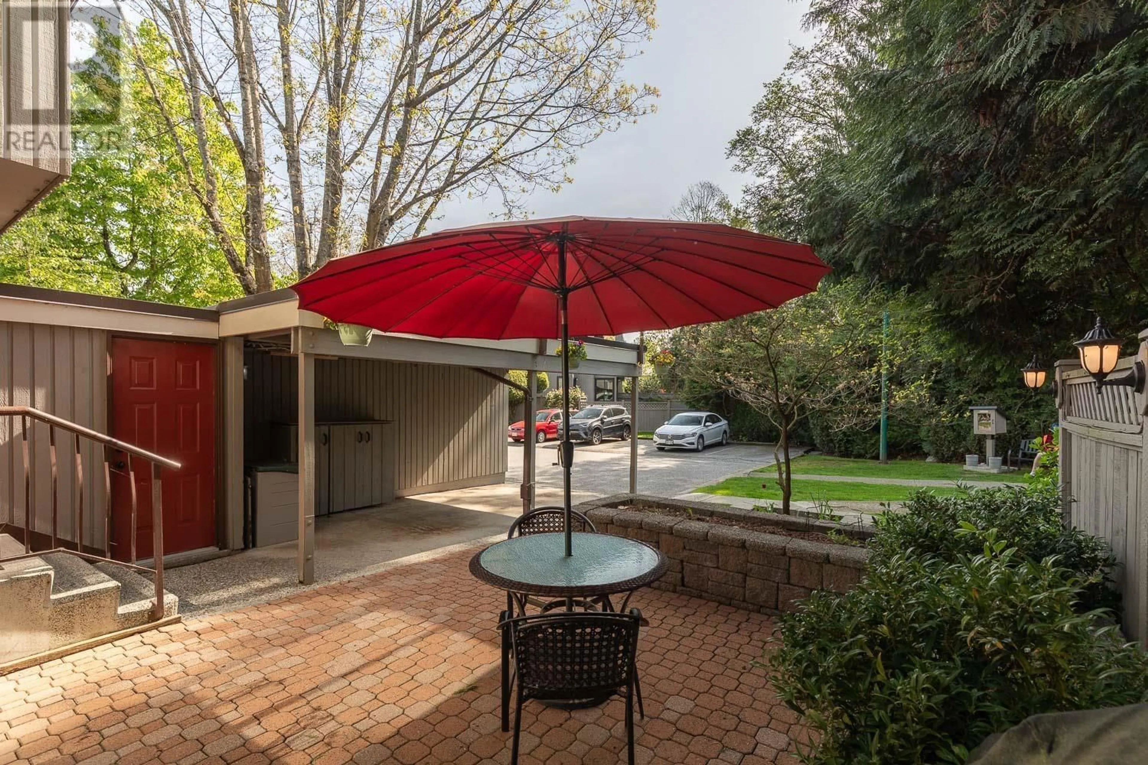 Patio, street for 4754 LAURELWOOD PLACE, Burnaby British Columbia V5G4B2