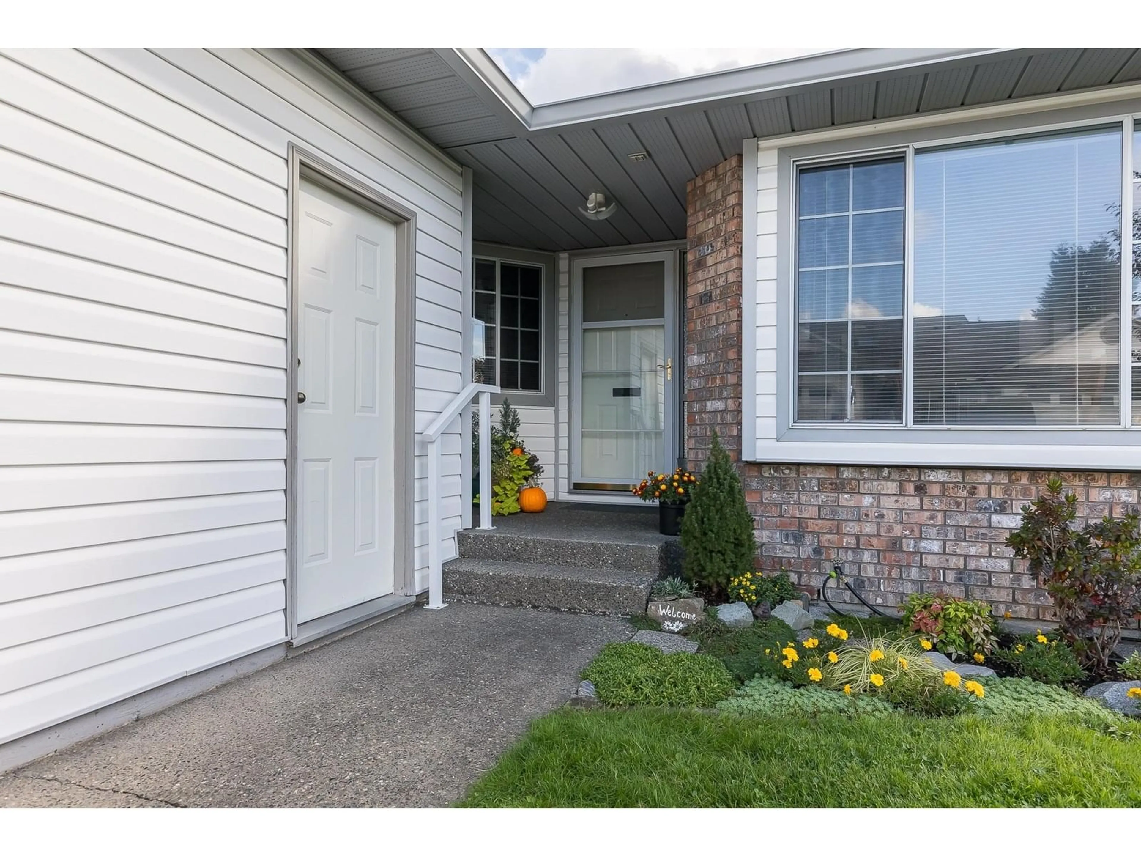 Indoor entryway for 51 - 33922 KING, Abbotsford British Columbia V2S4N5