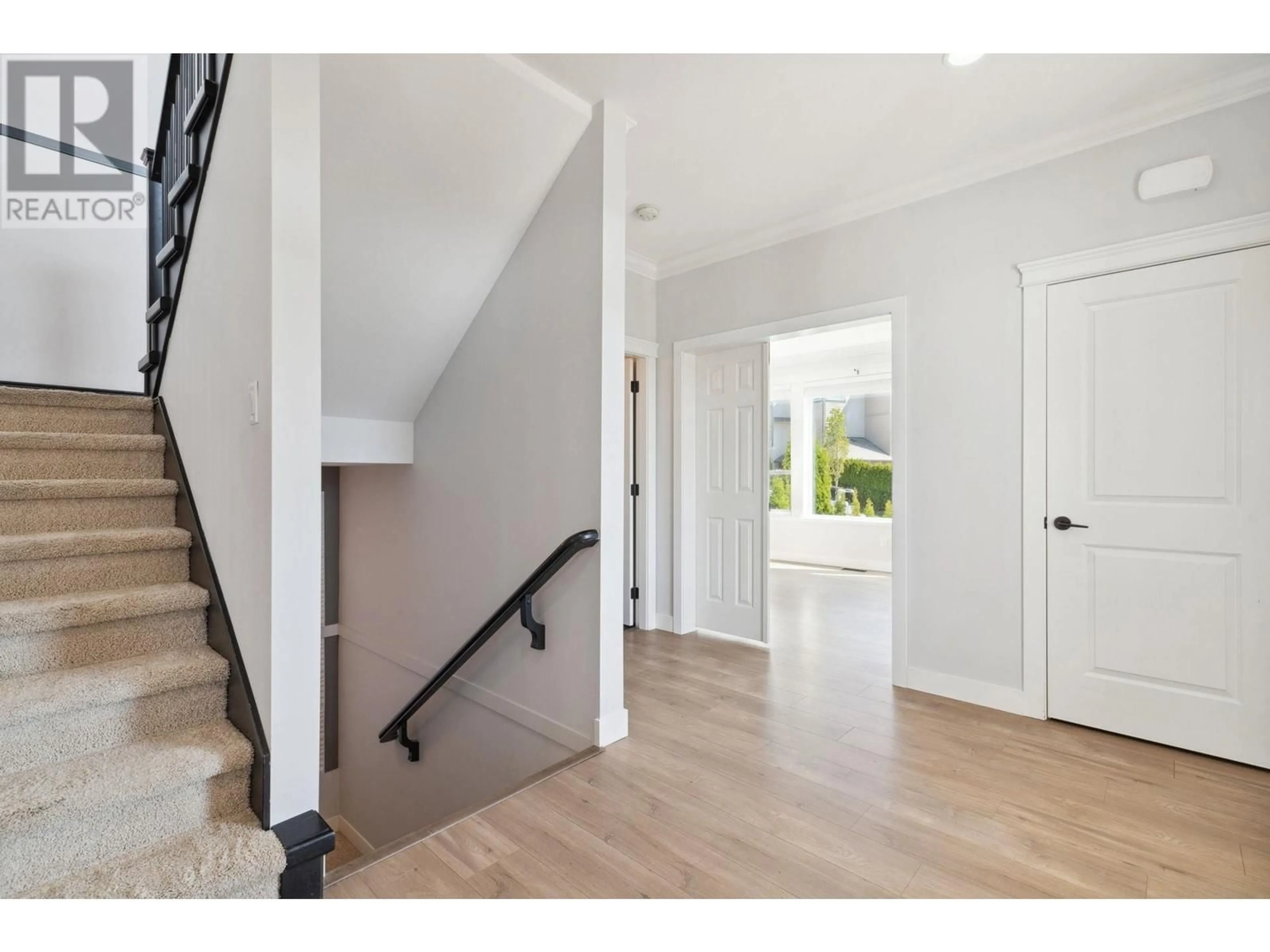 Indoor entryway for 23575 LARCH AVENUE, Maple Ridge British Columbia V4R0E4