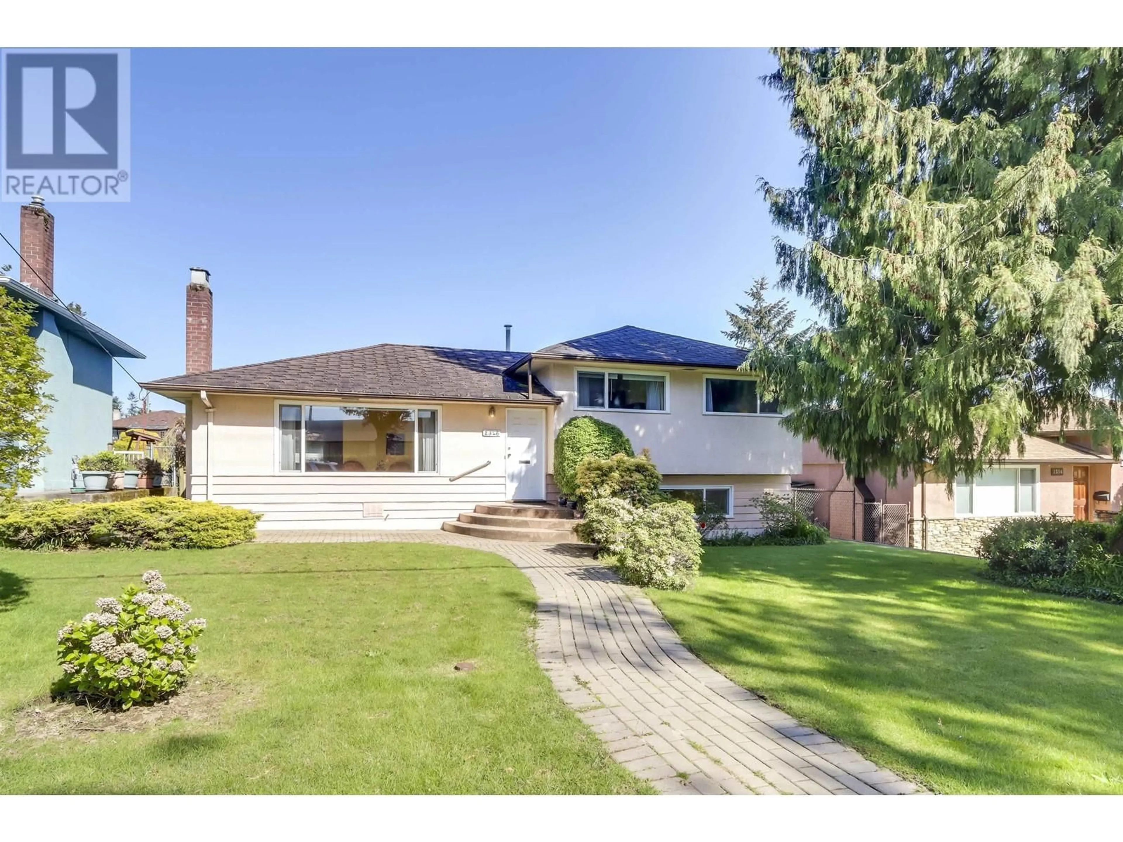 A pic from outside/outdoor area/front of a property/back of a property/a pic from drone, street for 2346 CLIFF AVENUE, Burnaby British Columbia V5A2L2