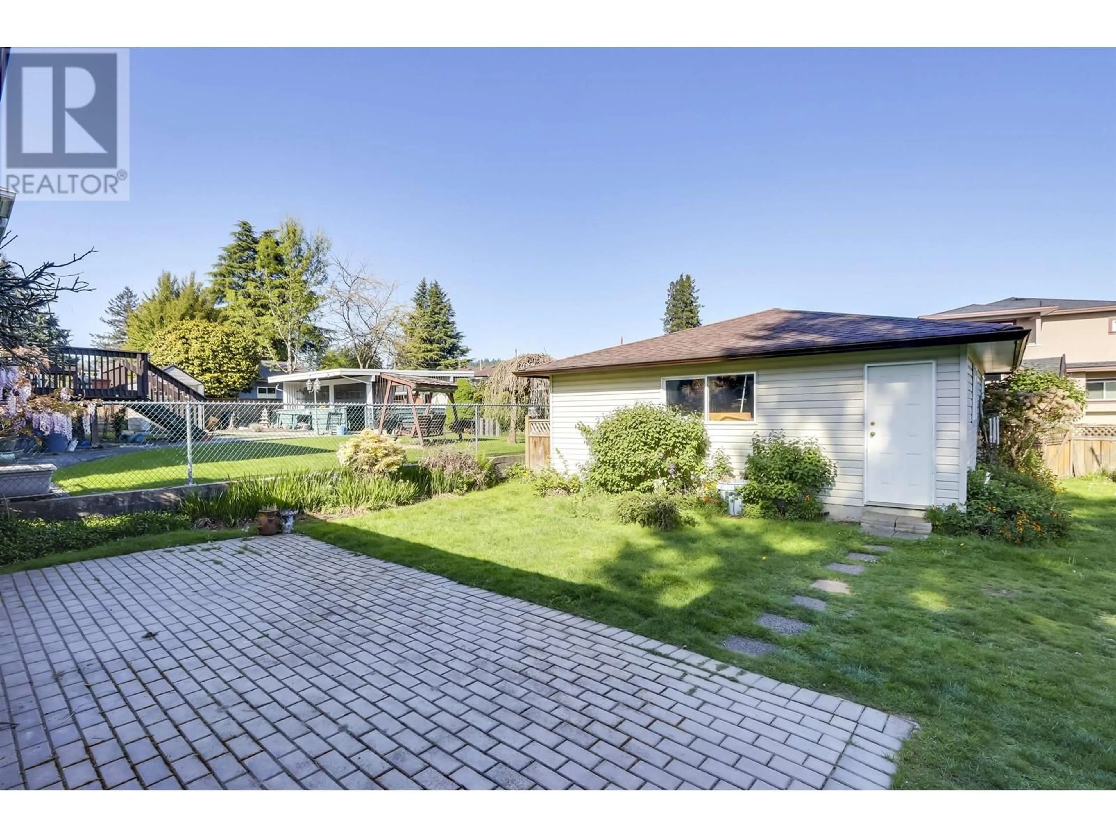 A pic from outside/outdoor area/front of a property/back of a property/a pic from drone, street for 2346 CLIFF AVENUE, Burnaby British Columbia V5A2L2
