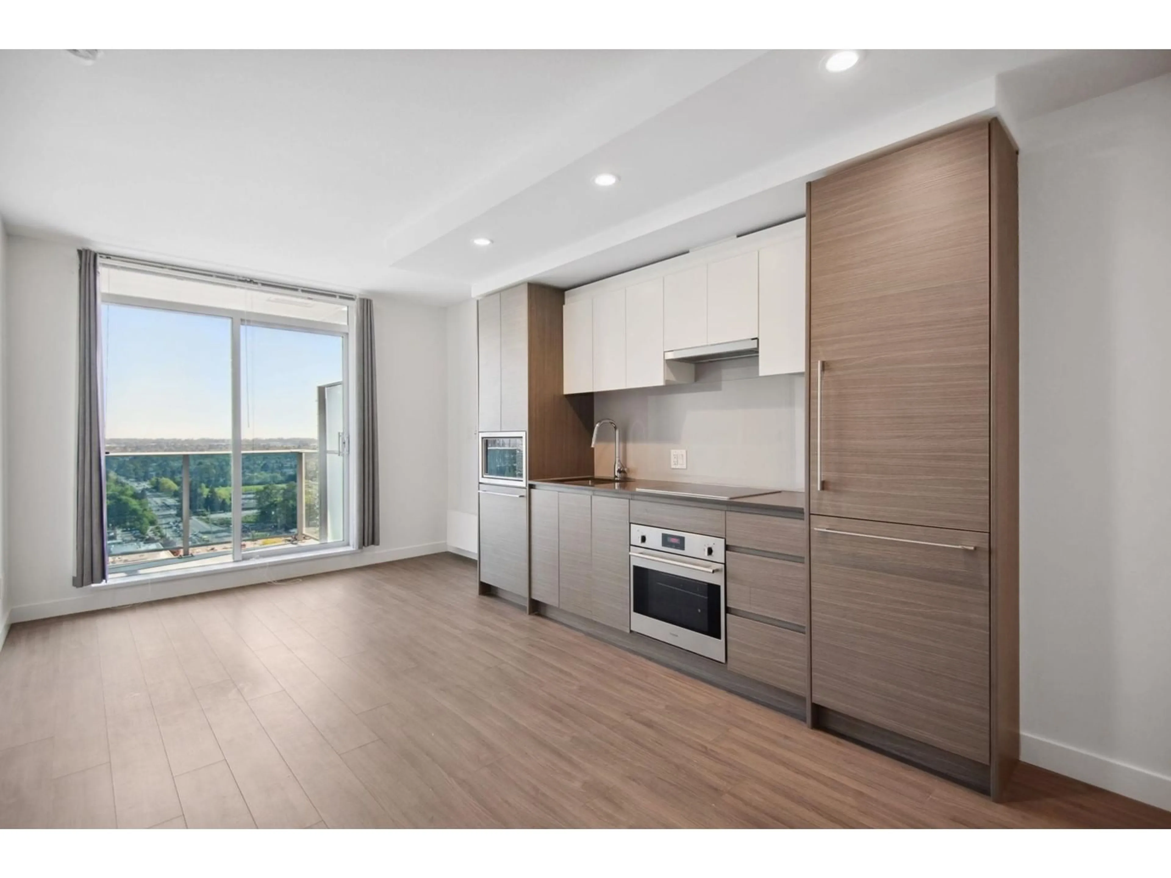 Standard kitchen, wood/laminate floor for 2001 - 13615 FRASER, Surrey British Columbia V3T0P7