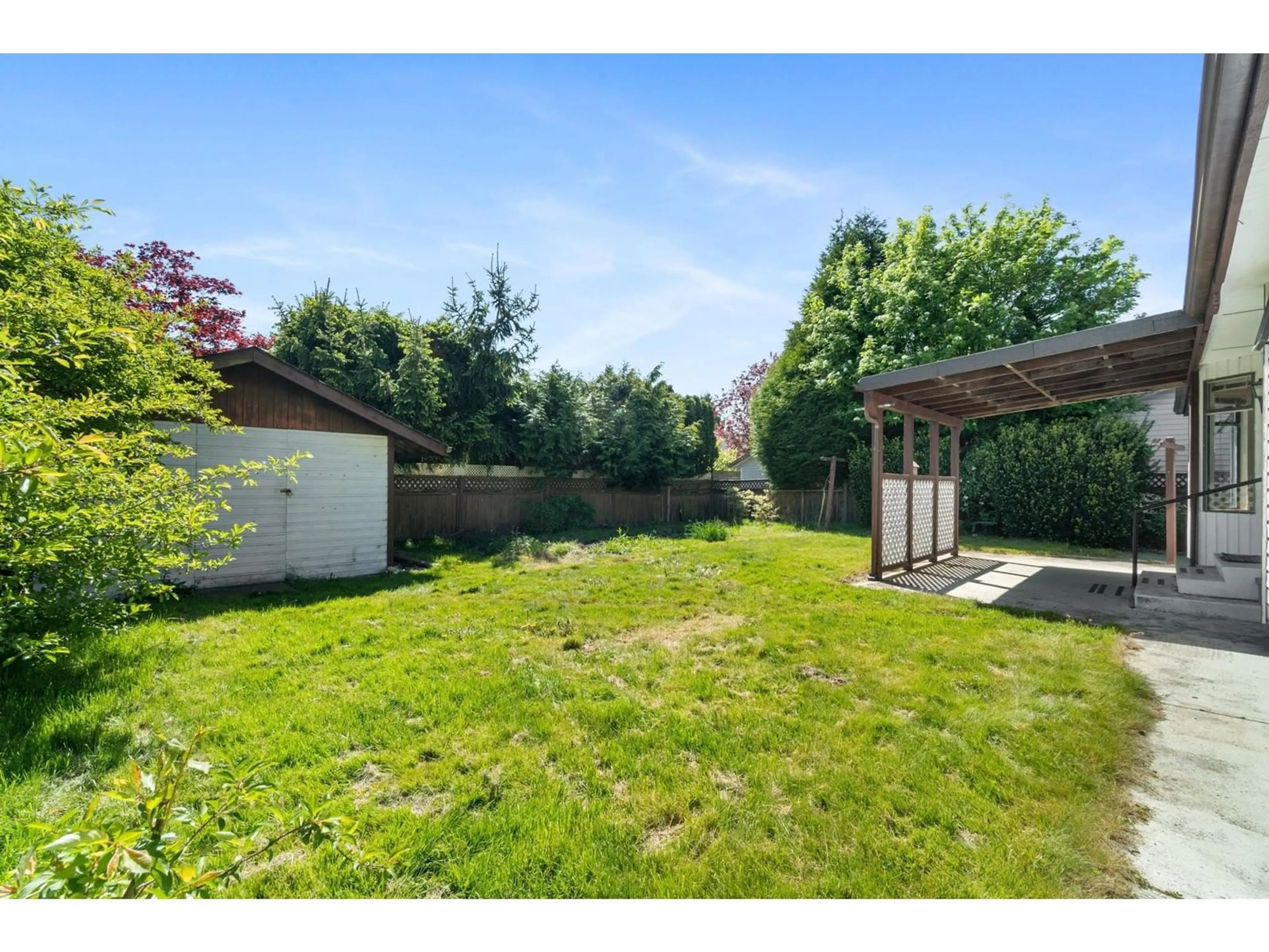 A pic from outside/outdoor area/front of a property/back of a property/a pic from drone, street for 14090 20, Surrey British Columbia V4A8P6