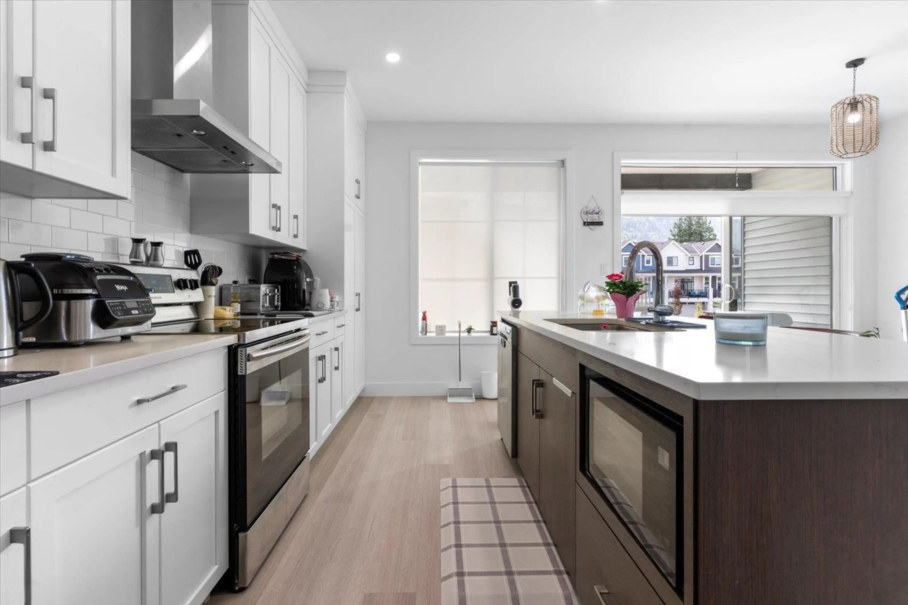 Contemporary kitchen, unknown for 15 - 5480 PEBBLE LANE, Chilliwack British Columbia V2R6B8