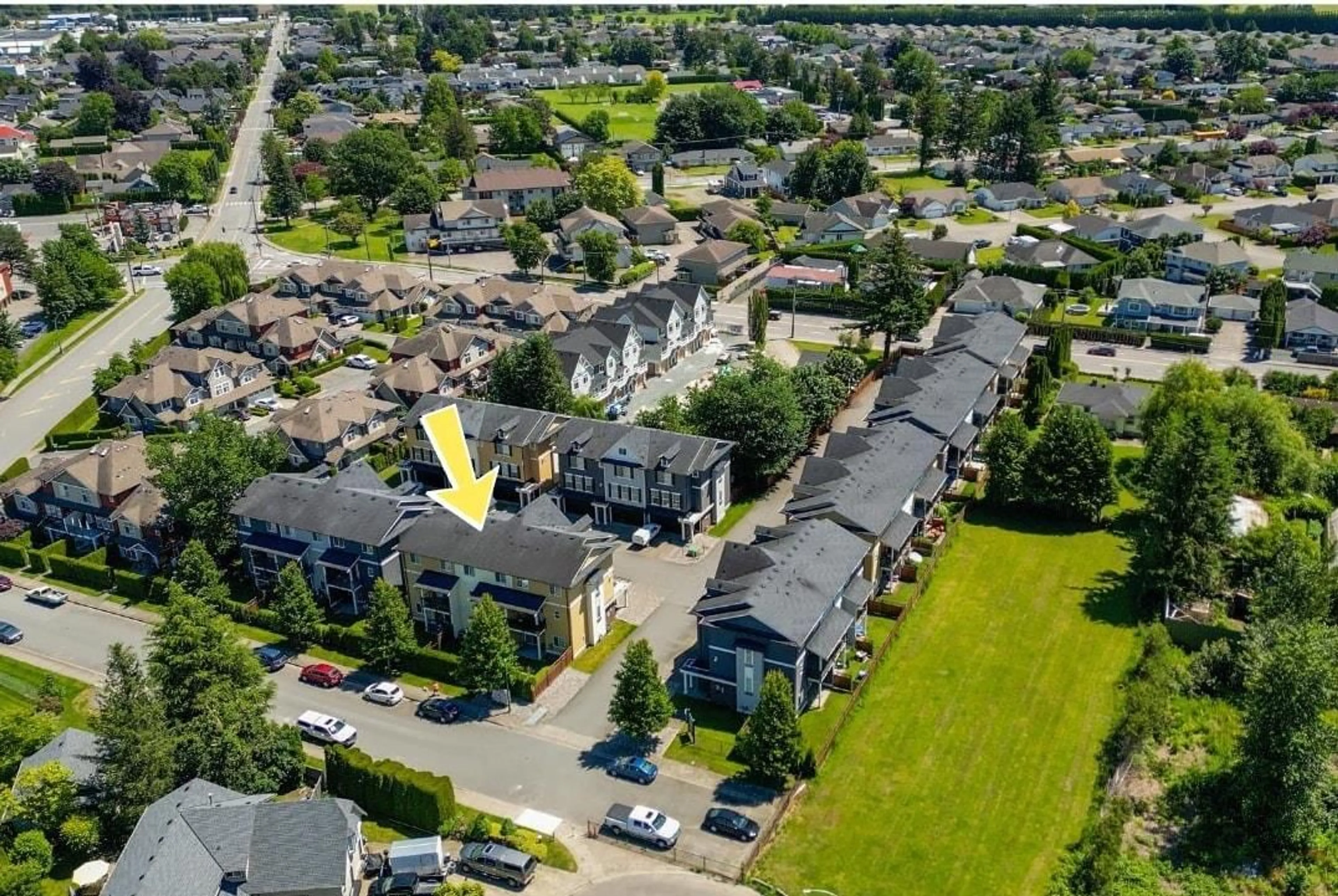 A pic from outside/outdoor area/front of a property/back of a property/a pic from drone, street for 5 - 1640 MACKAY CRESCENT, Agassiz British Columbia V0M1A3