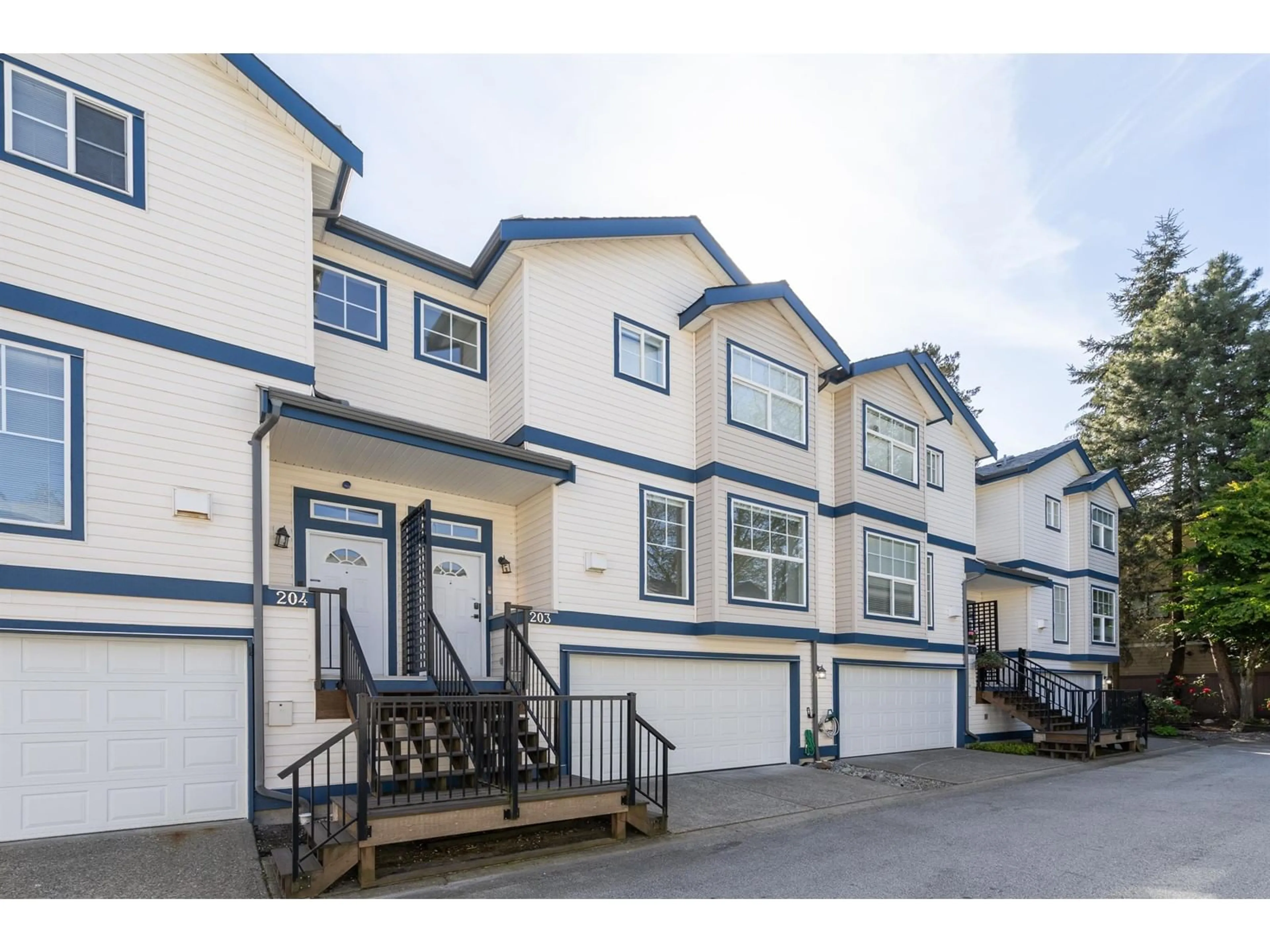 Unknown for 203 - 9118 149, Surrey British Columbia V3R3Z6