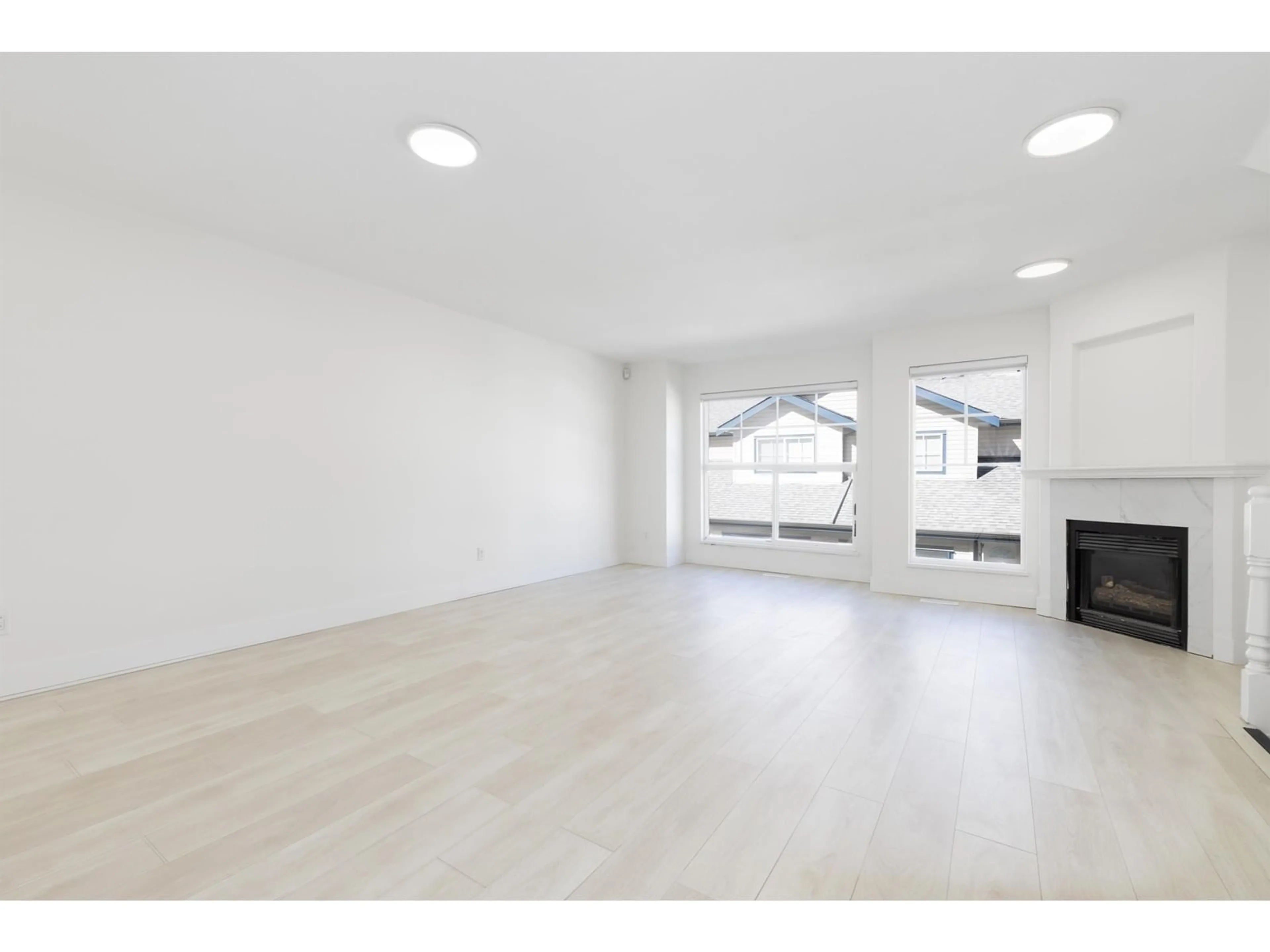 A pic of a room for 203 - 9118 149, Surrey British Columbia V3R3Z6