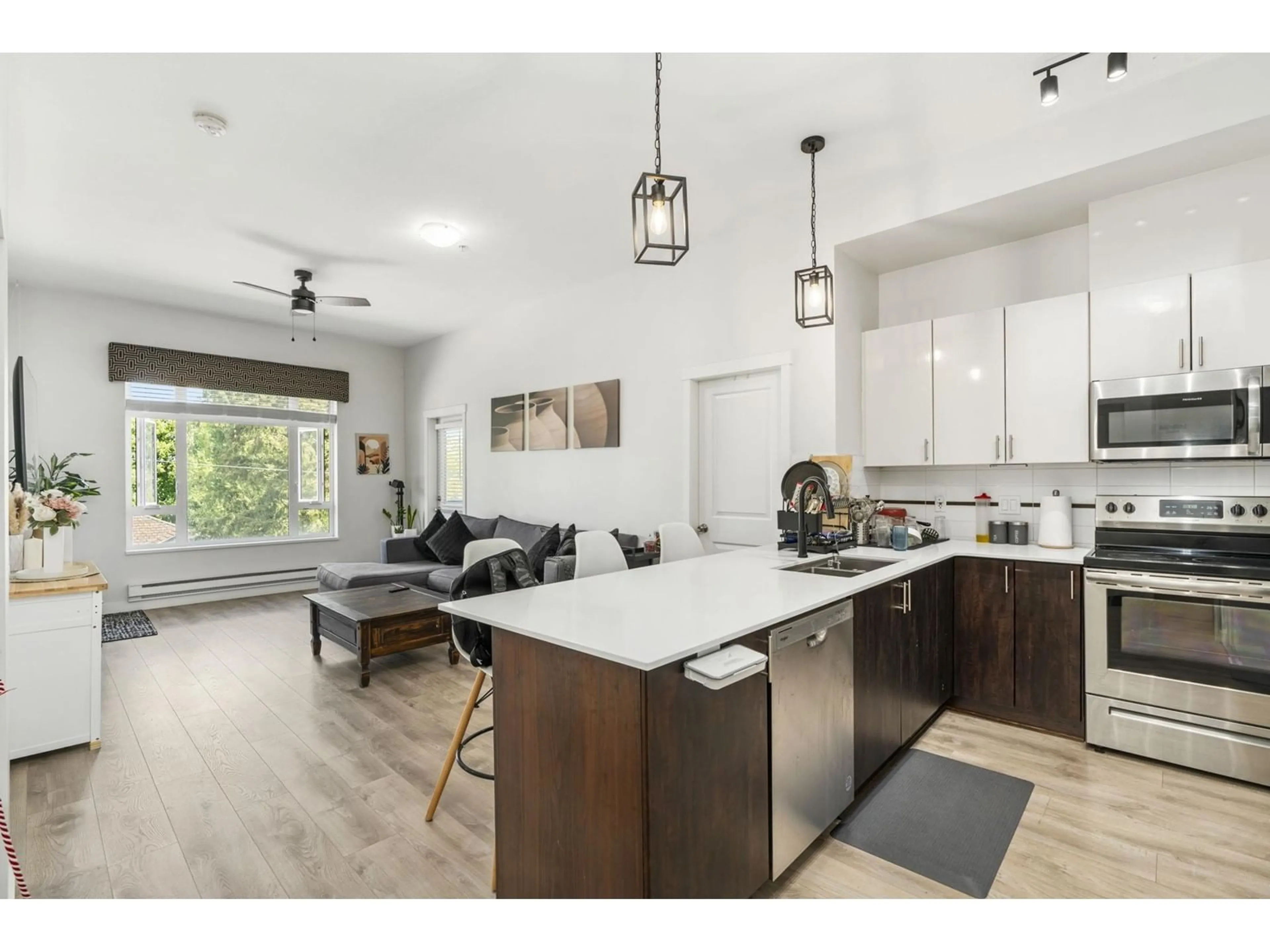 Open concept kitchen, unknown for 401 - 14960 102A, Surrey British Columbia V3R6A3