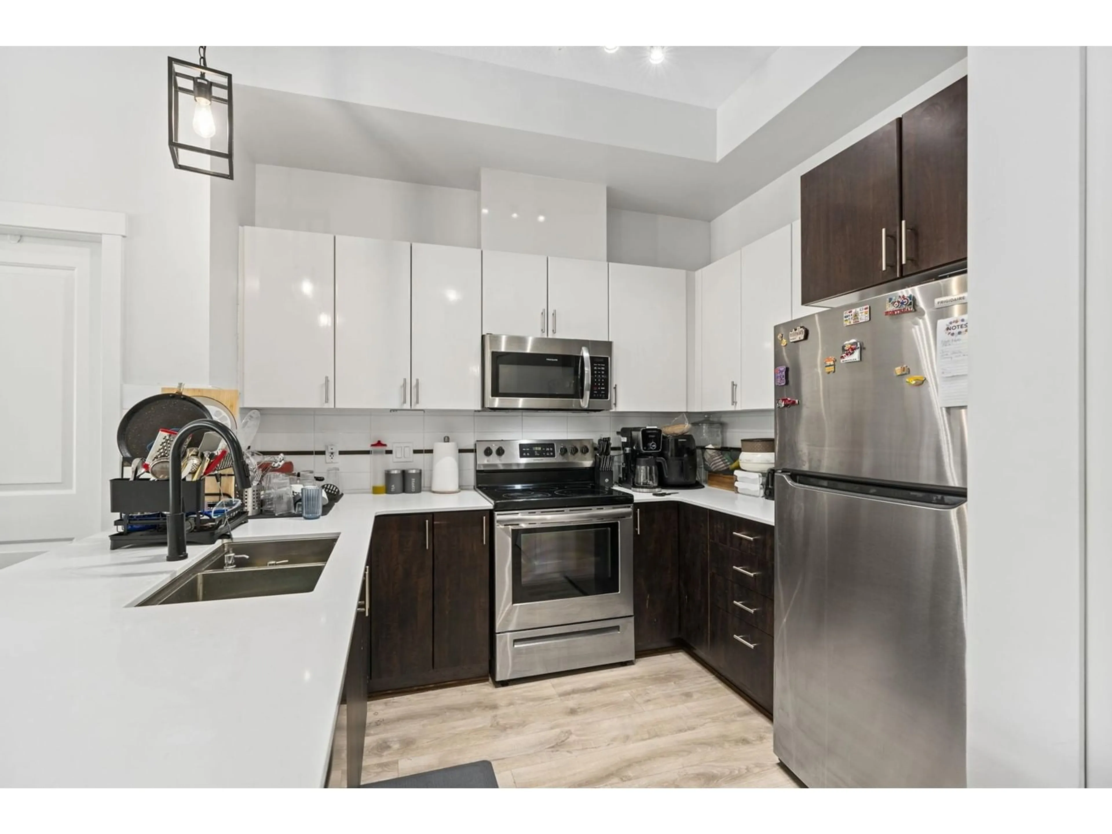 Standard kitchen, unknown for 401 - 14960 102A, Surrey British Columbia V3R6A3