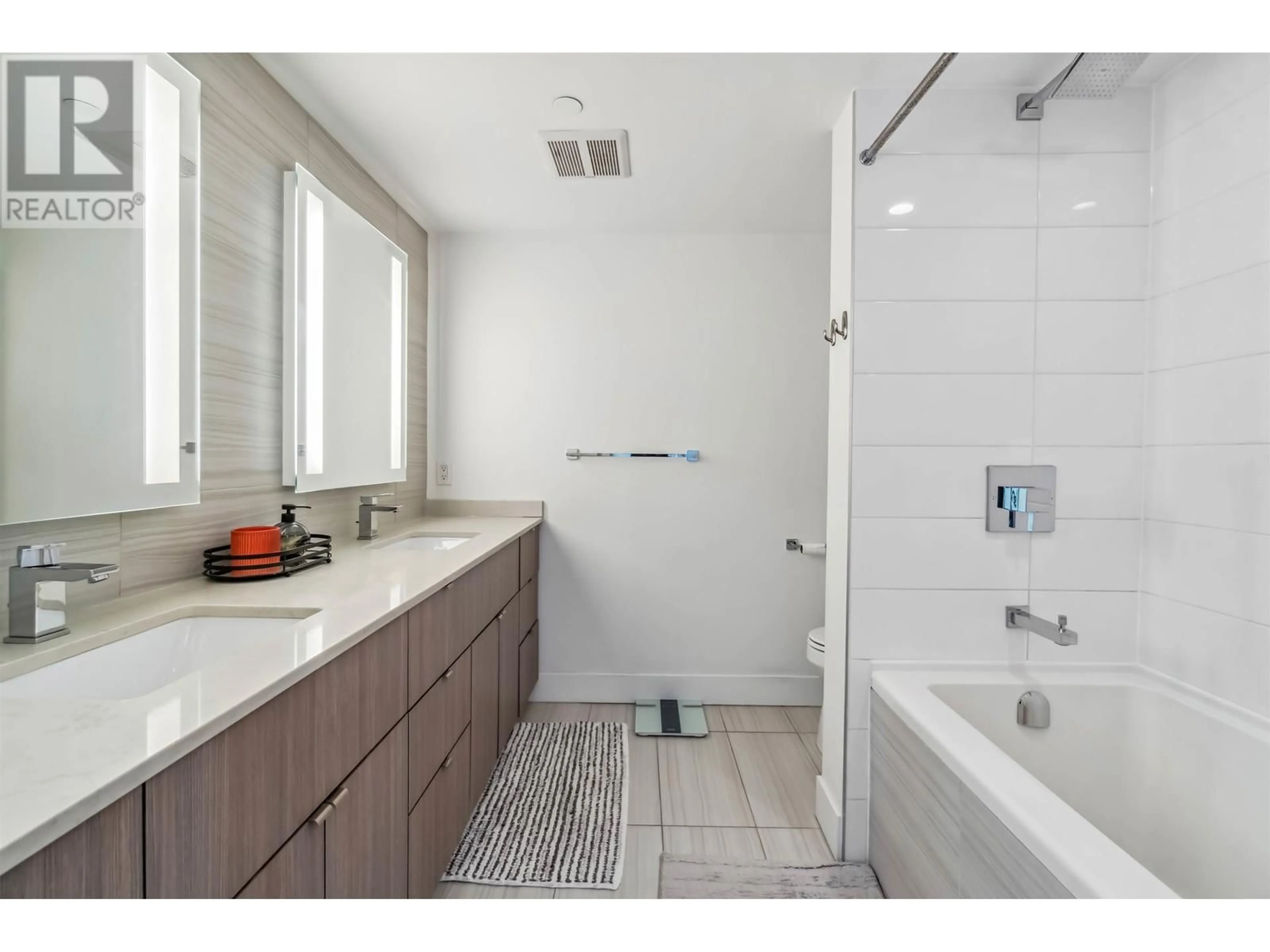 Contemporary bathroom, ceramic/tile floor for 207 - 1788 COLUMBIA STREET, Vancouver British Columbia V5Y0L7