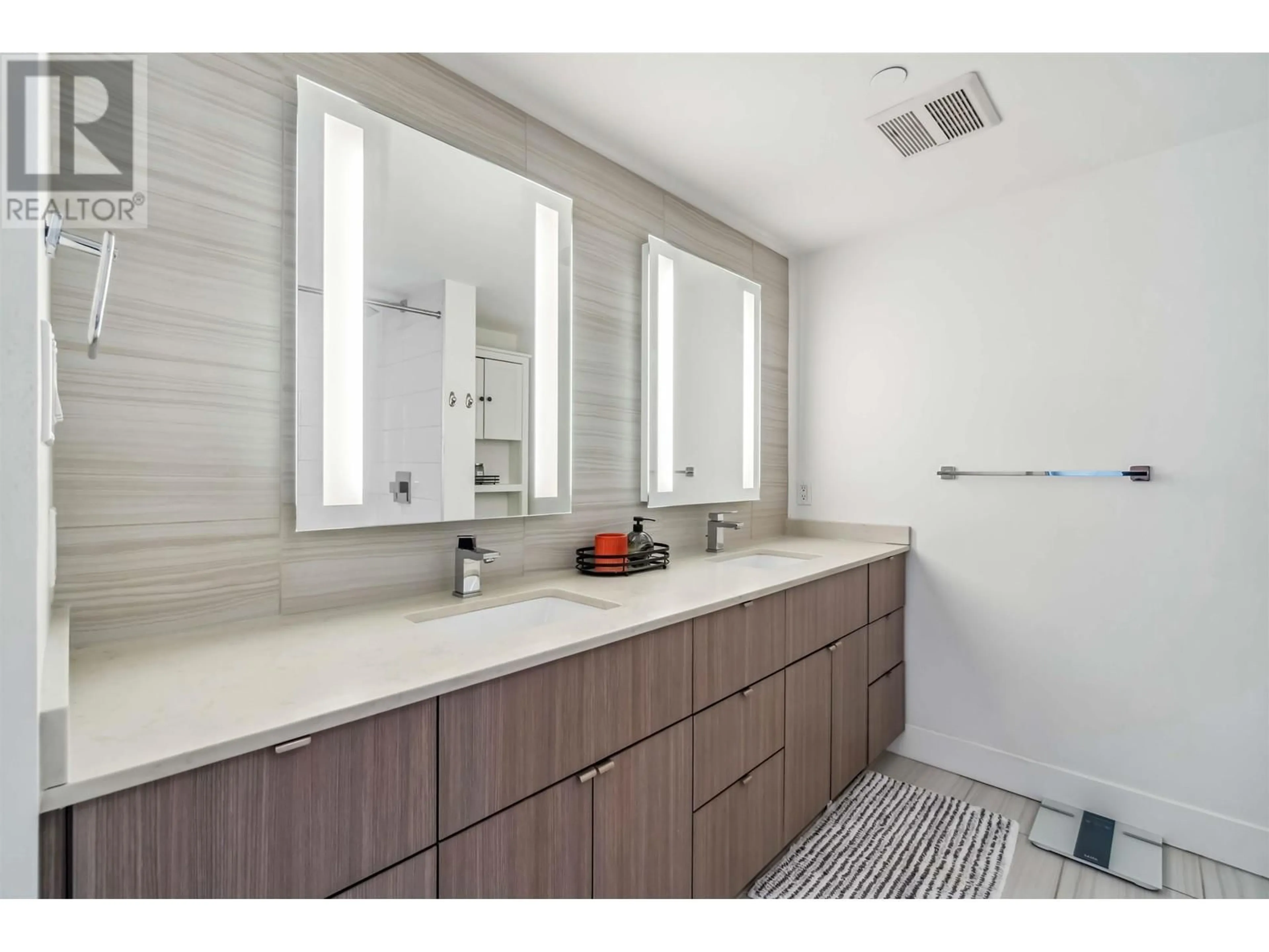 Contemporary bathroom, ceramic/tile floor for 207 - 1788 COLUMBIA STREET, Vancouver British Columbia V5Y0L7