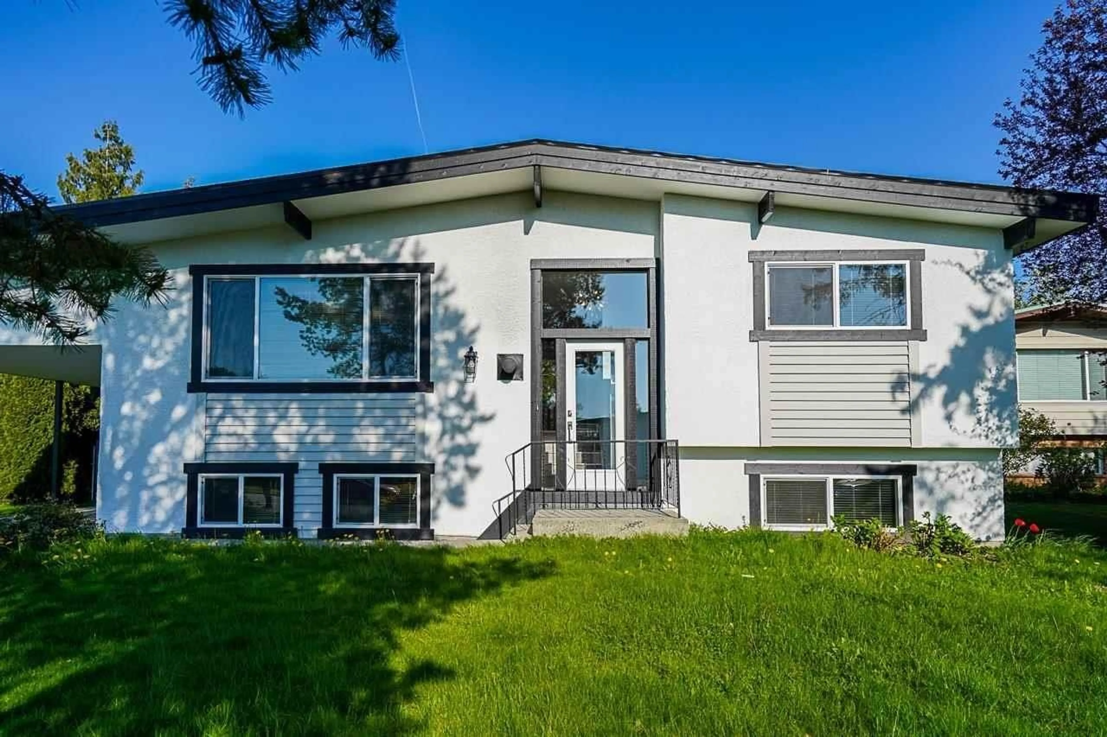 Home with vinyl exterior material, unknown for 6050 GLENMORE DRIVE, Chilliwack British Columbia V2R2H5