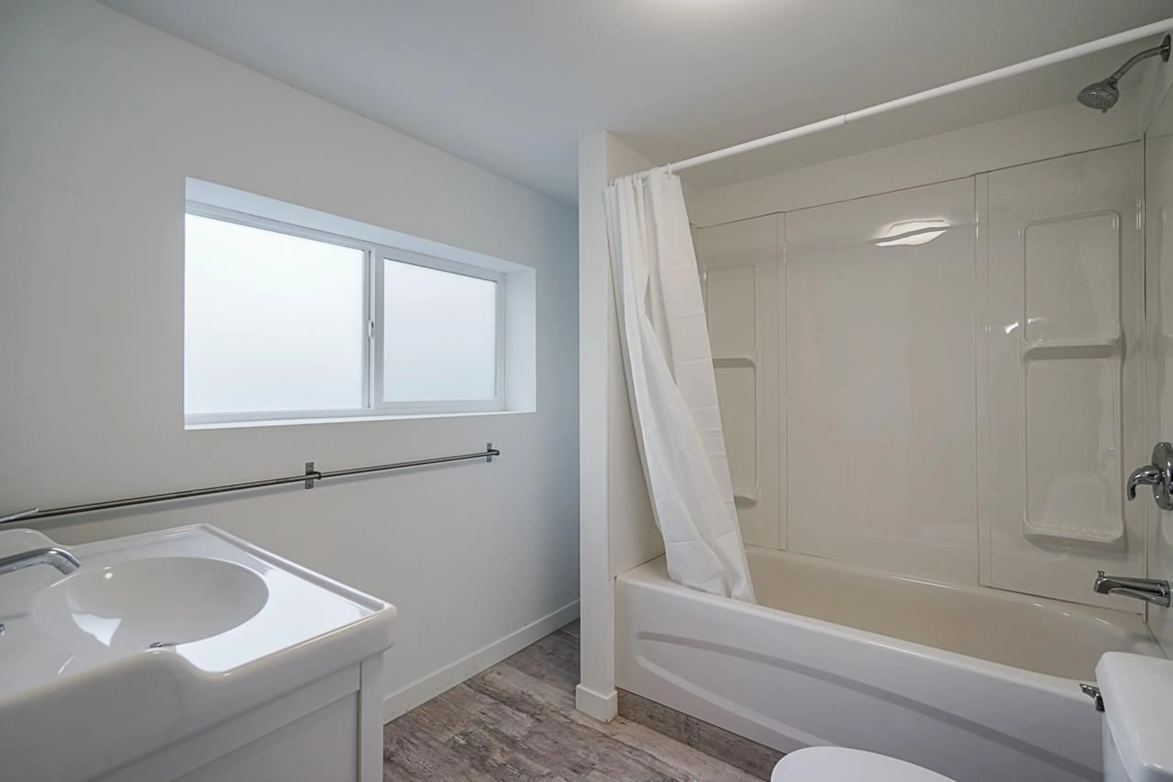 Standard bathroom, unknown for 6050 GLENMORE DRIVE, Chilliwack British Columbia V2R2H5