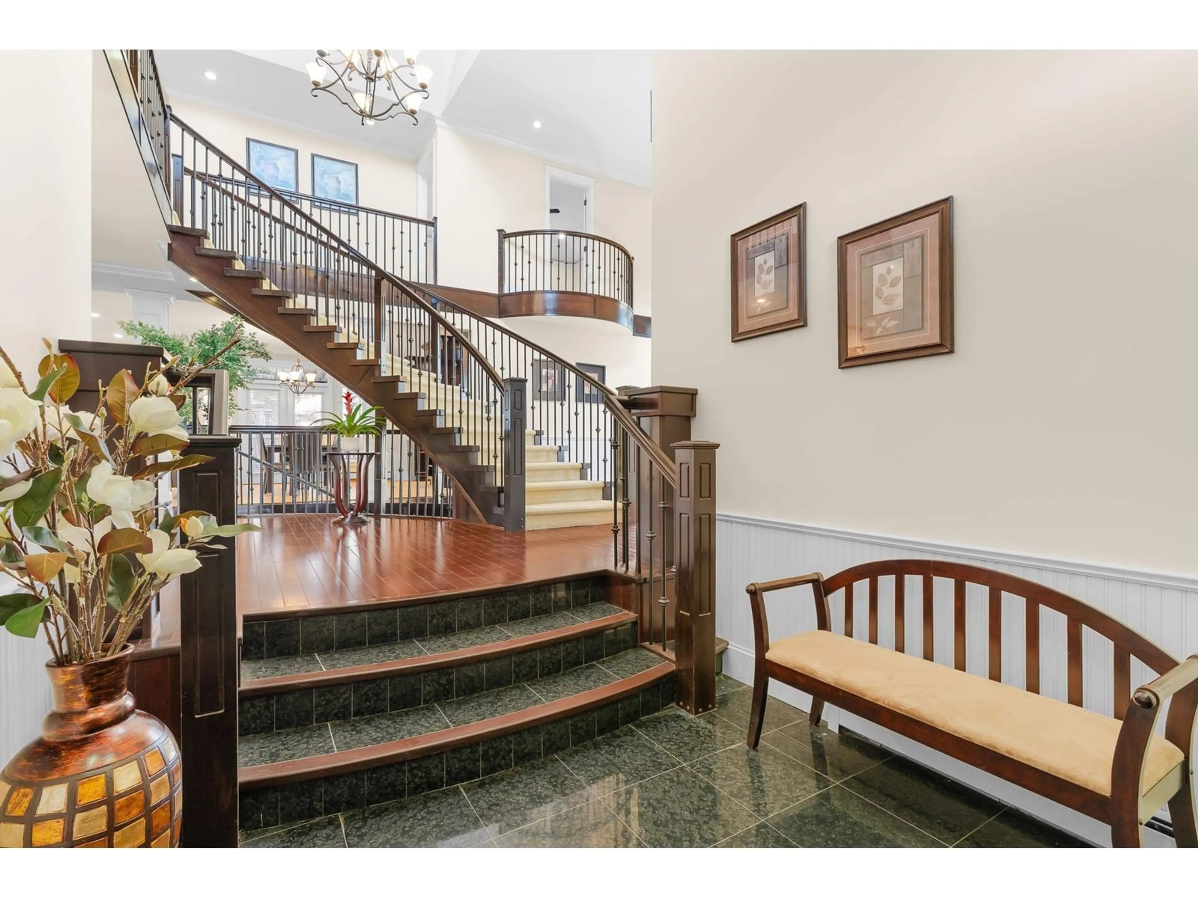Indoor foyer for 14225 69A, Surrey British Columbia V3W1A5