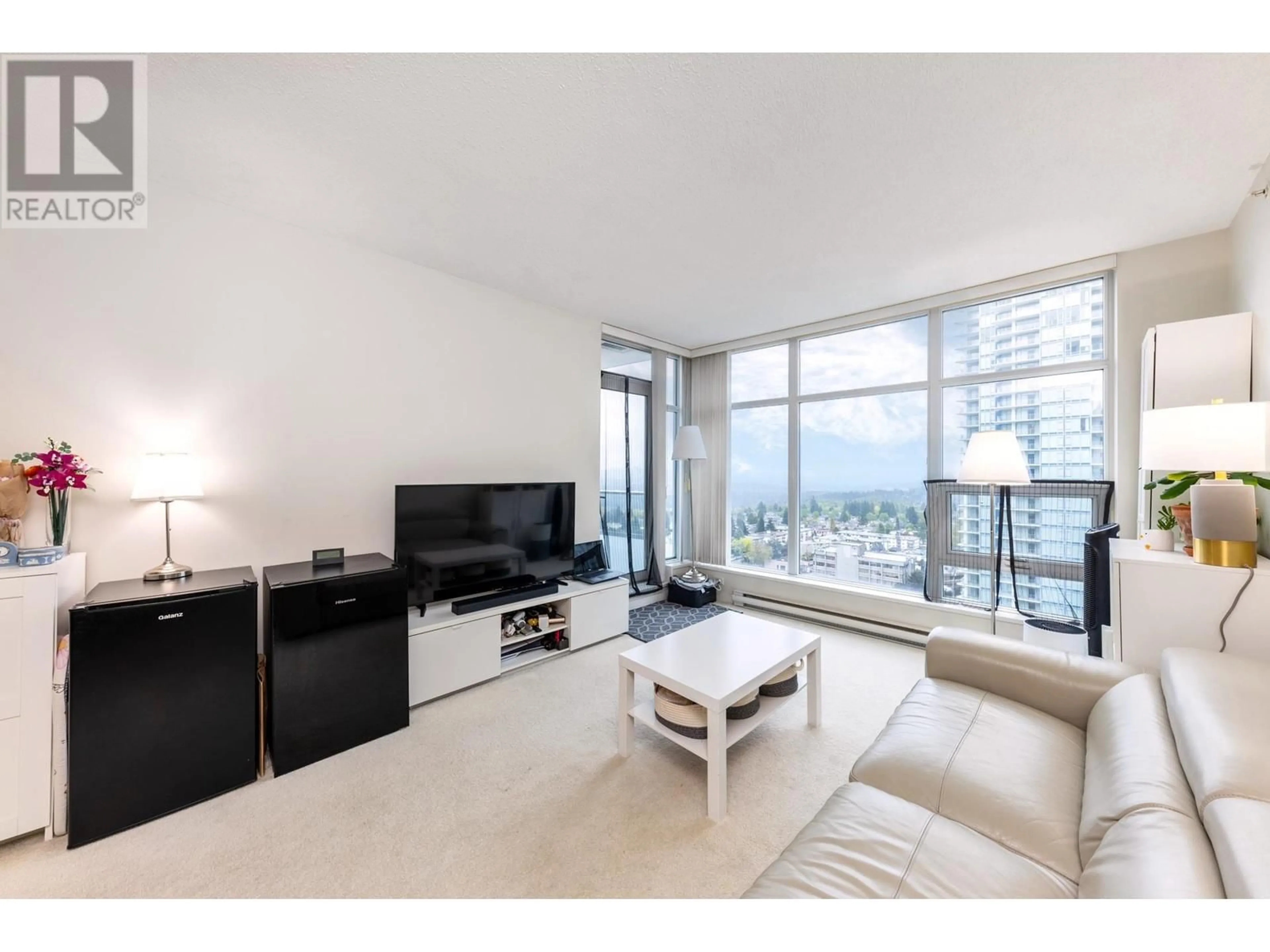 Living room with furniture, unknown for 2505 - 4880 BENNETT STREET, Burnaby British Columbia V5H0C1