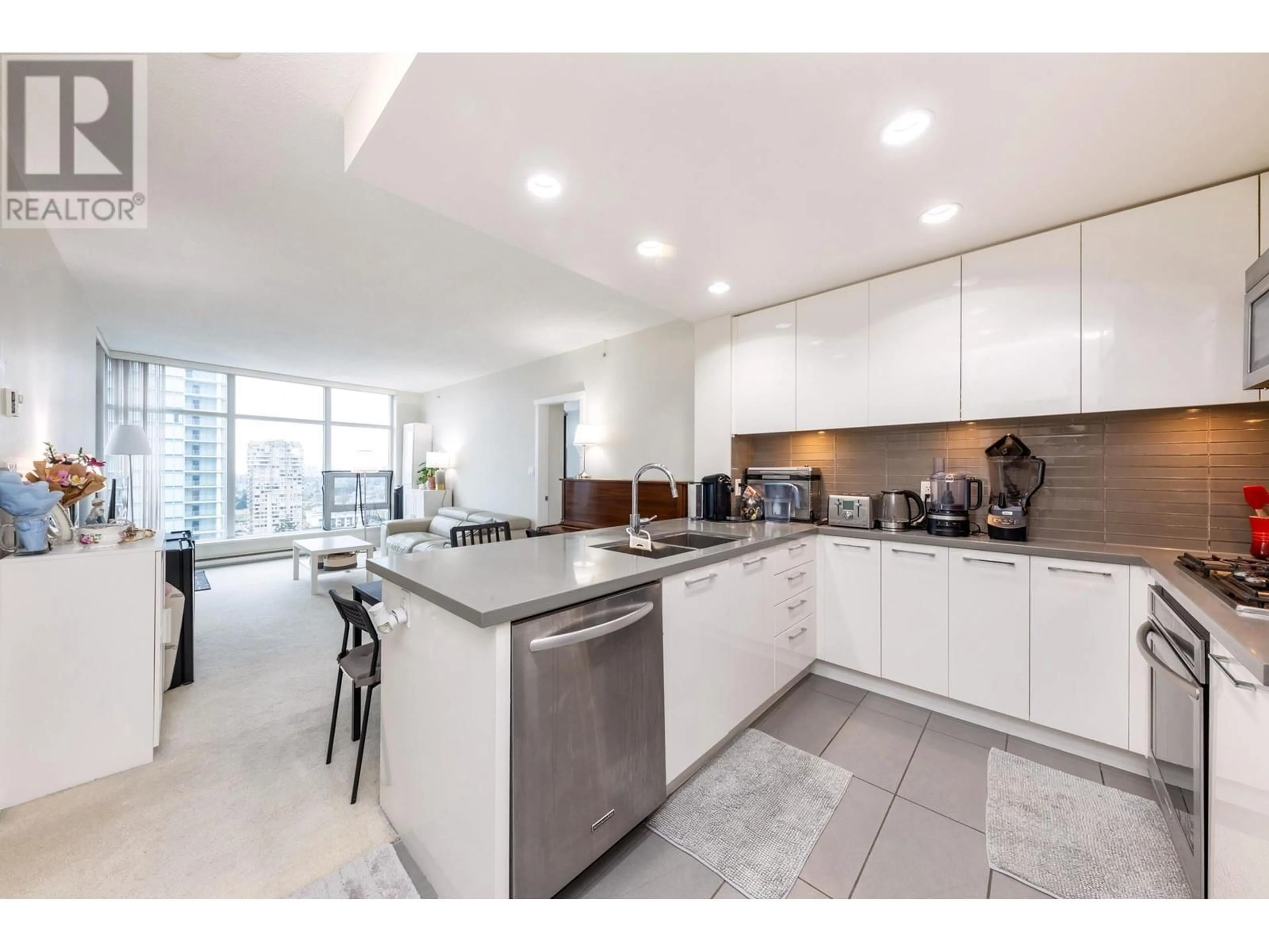 Open concept kitchen, ceramic/tile floor for 2505 - 4880 BENNETT STREET, Burnaby British Columbia V5H0C1