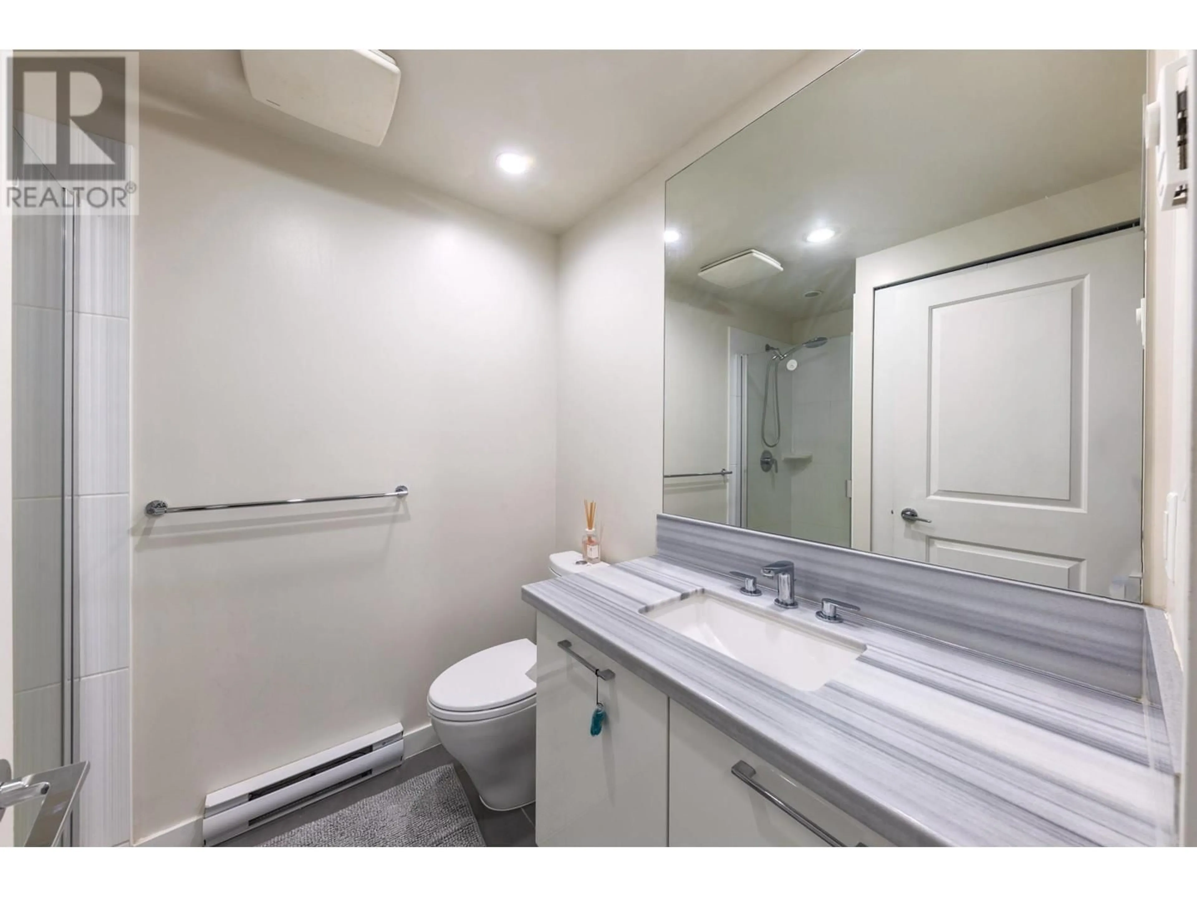 Standard bathroom, ceramic/tile floor for 2505 - 4880 BENNETT STREET, Burnaby British Columbia V5H0C1