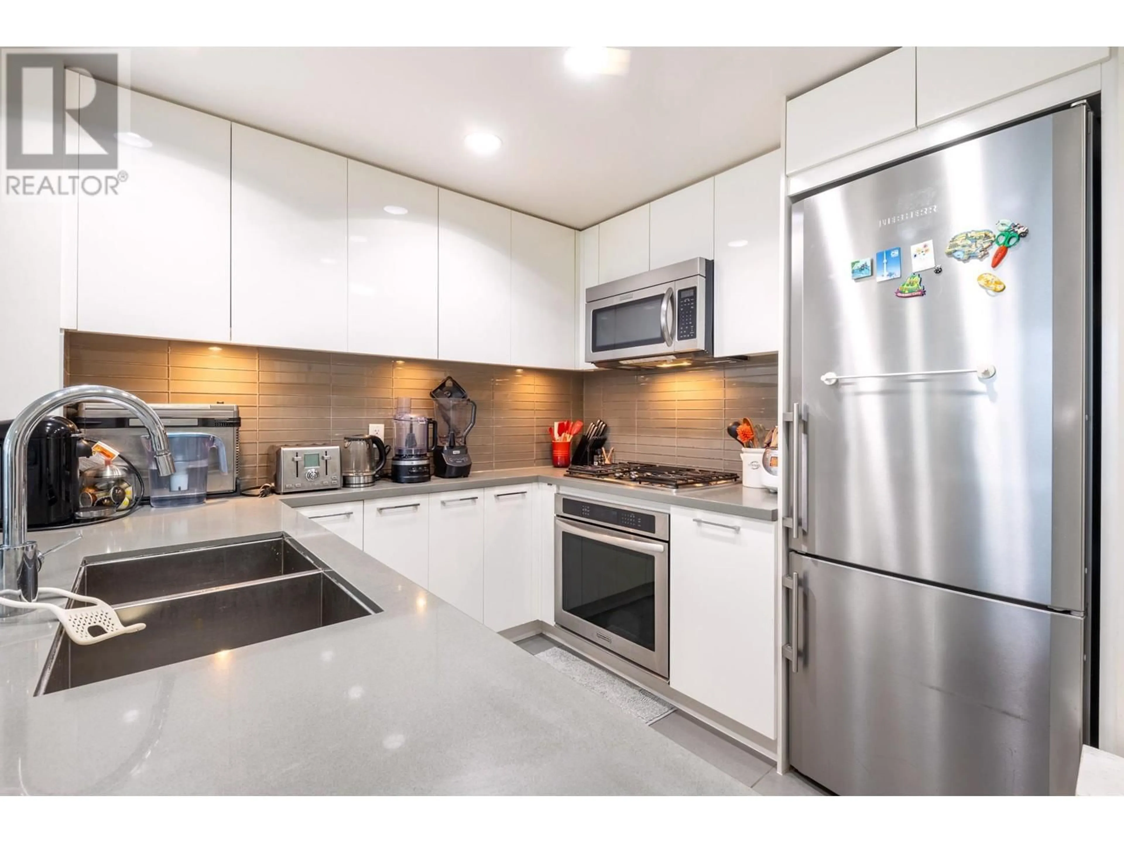 Standard kitchen, ceramic/tile floor for 2505 - 4880 BENNETT STREET, Burnaby British Columbia V5H0C1