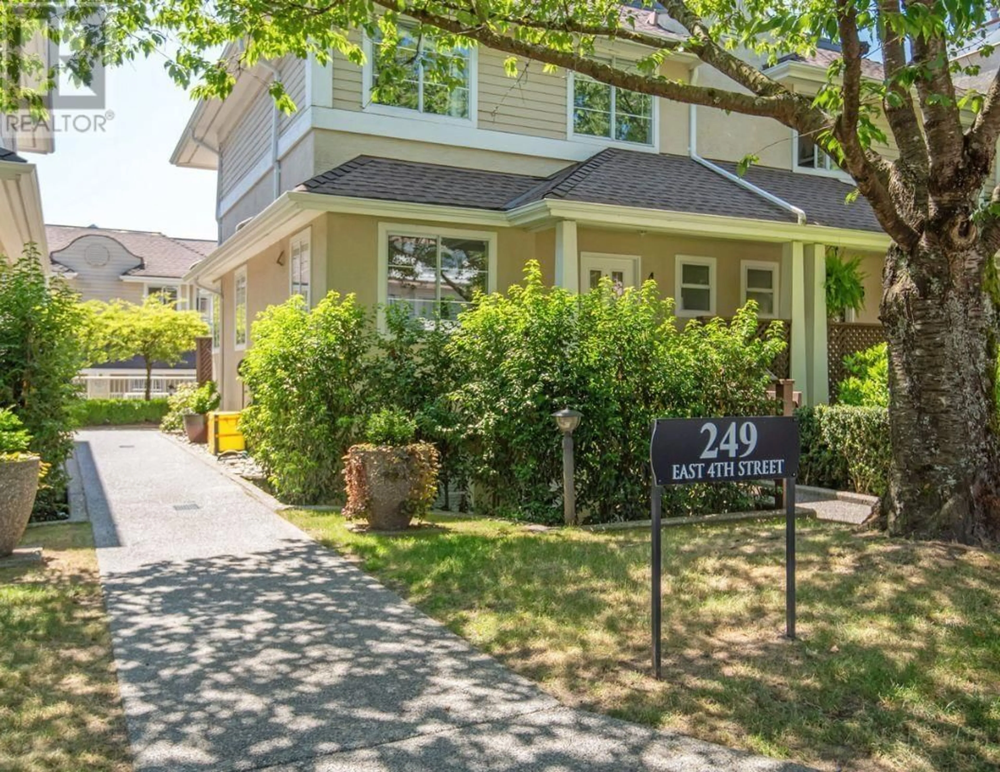 Unknown for 11 - 249 4TH STREET, North Vancouver British Columbia V7L1J1
