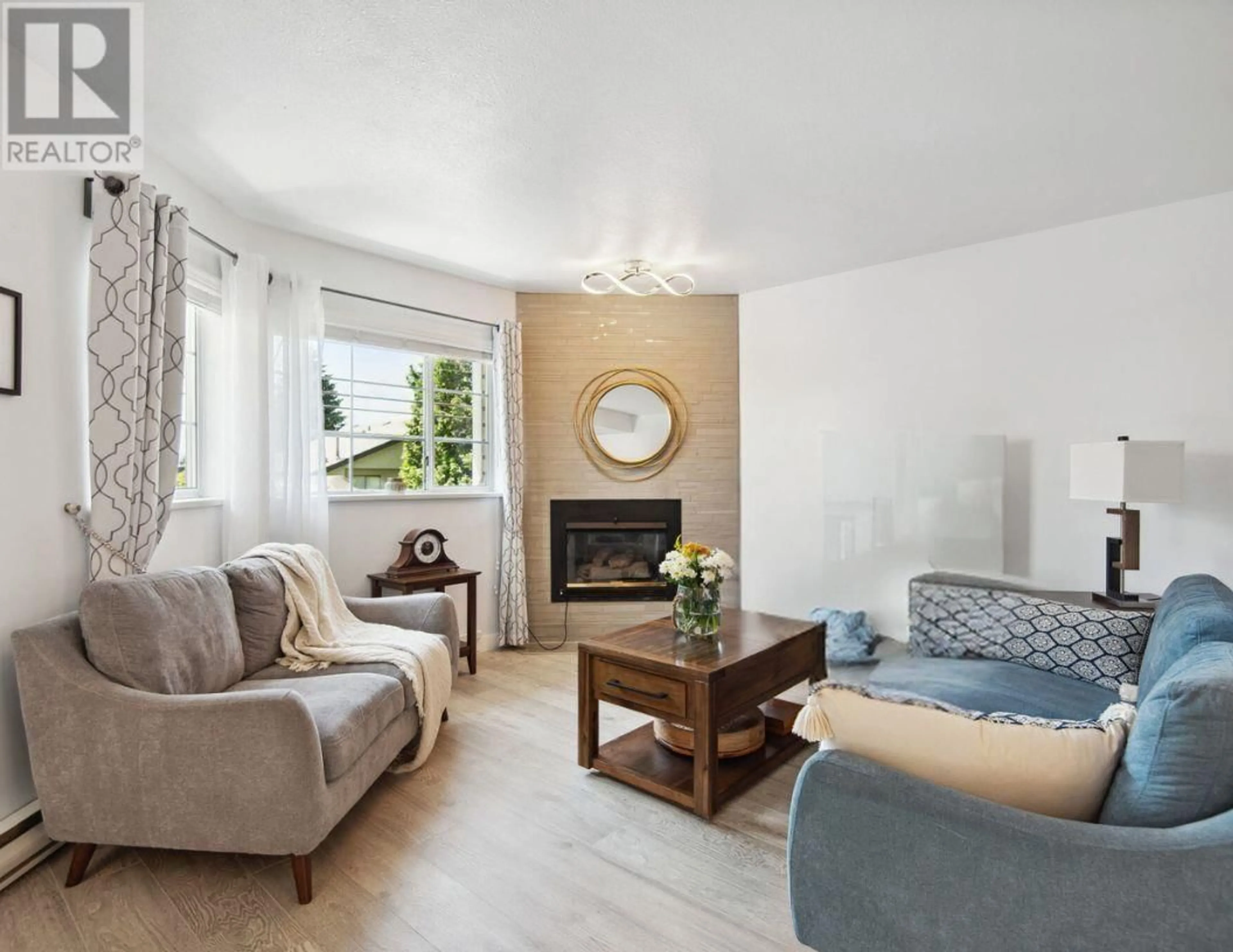 Living room with furniture, unknown for 11 - 249 4TH STREET, North Vancouver British Columbia V7L1J1