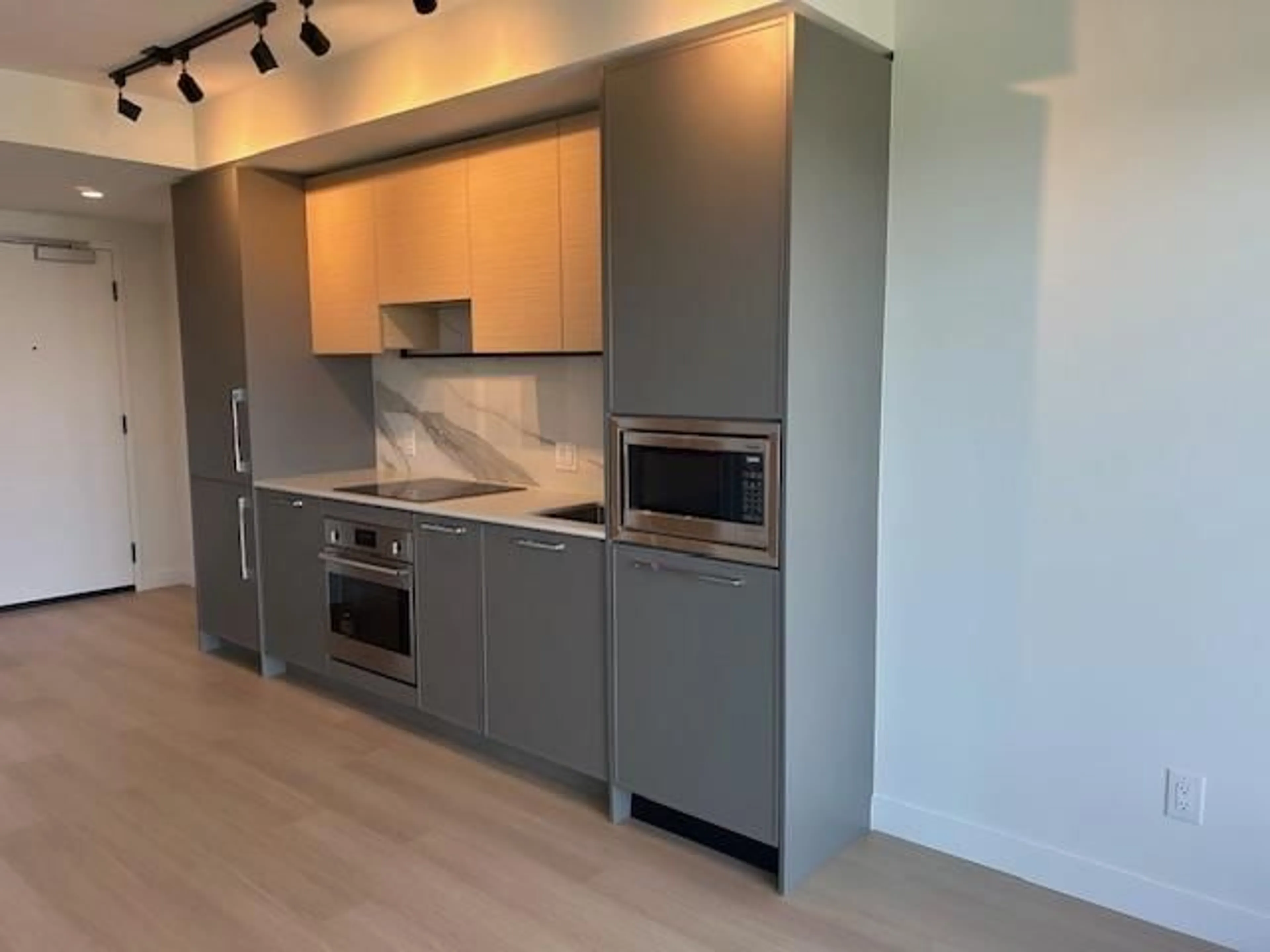 Standard kitchen, unknown for 2407 - 13725 GEORGE JUNCTION, Surrey British Columbia V3T4Y3