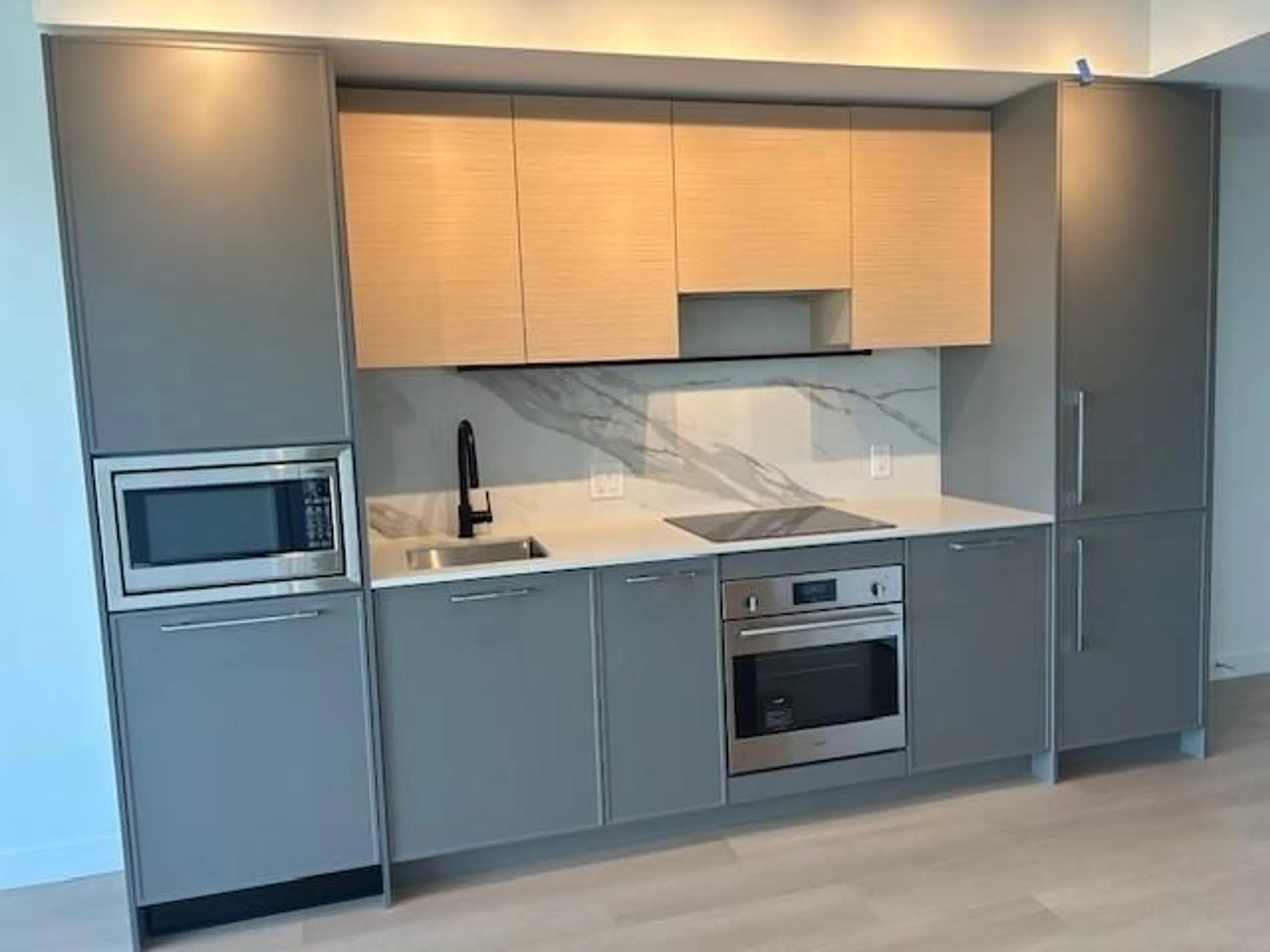 Standard kitchen, unknown for 3106 - 13725 GEORGE JUNCTION, Surrey British Columbia V3T4Y3
