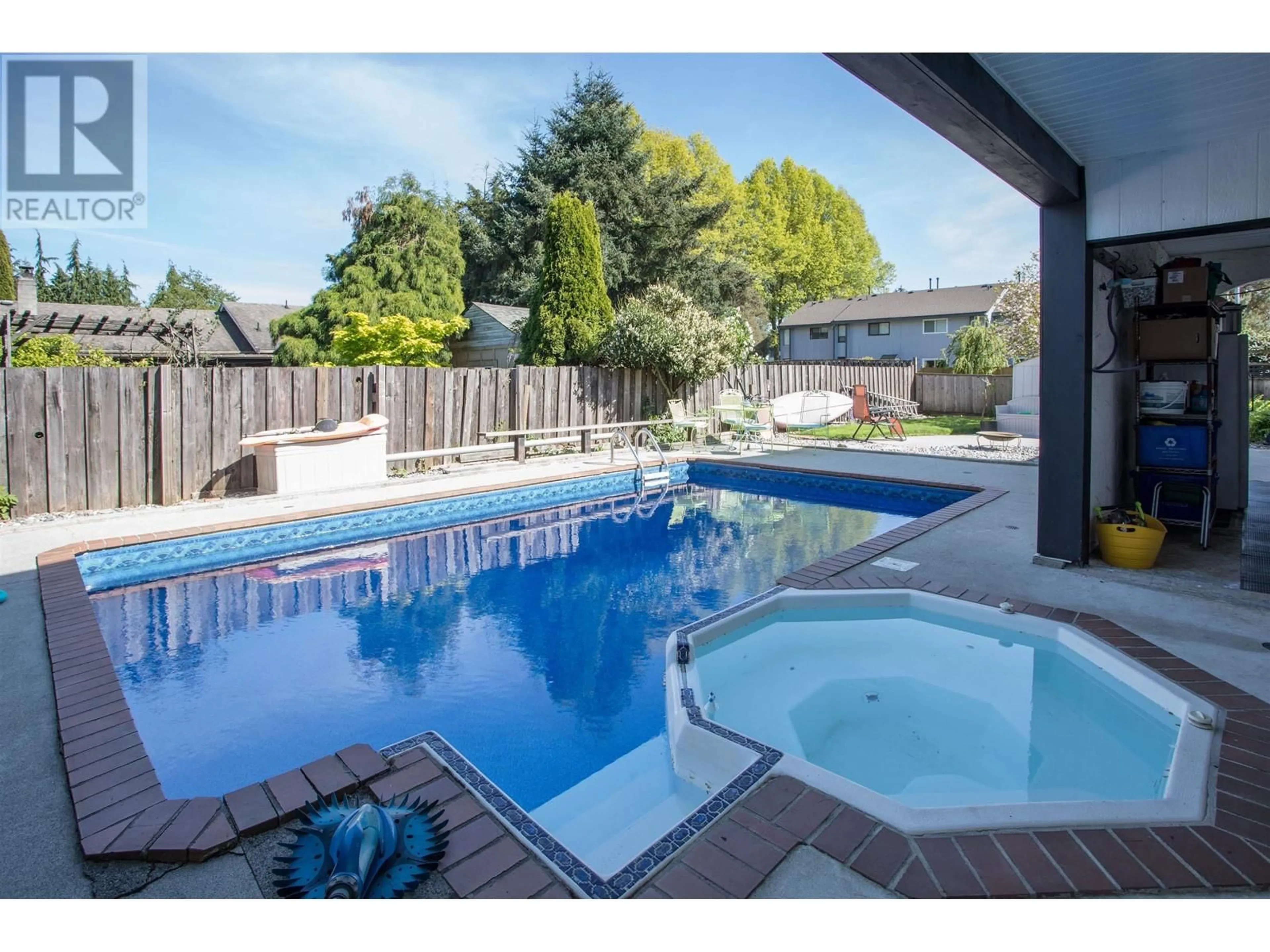 Pool for 18985 119B AVENUE, Pitt Meadows British Columbia V3Y1X4