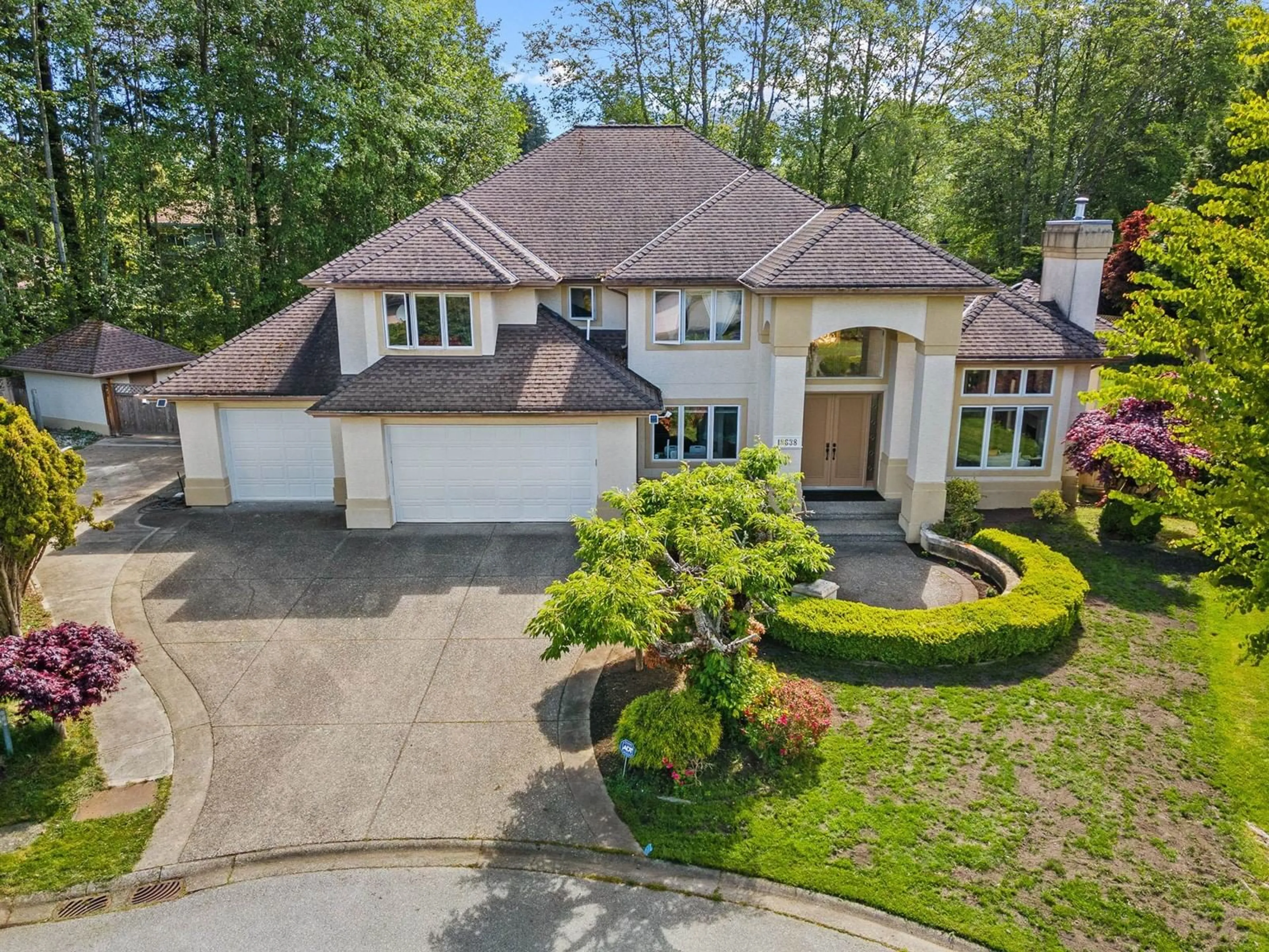 A pic from outside/outdoor area/front of a property/back of a property/a pic from drone, street for 13638 23, Surrey British Columbia V4A9V1