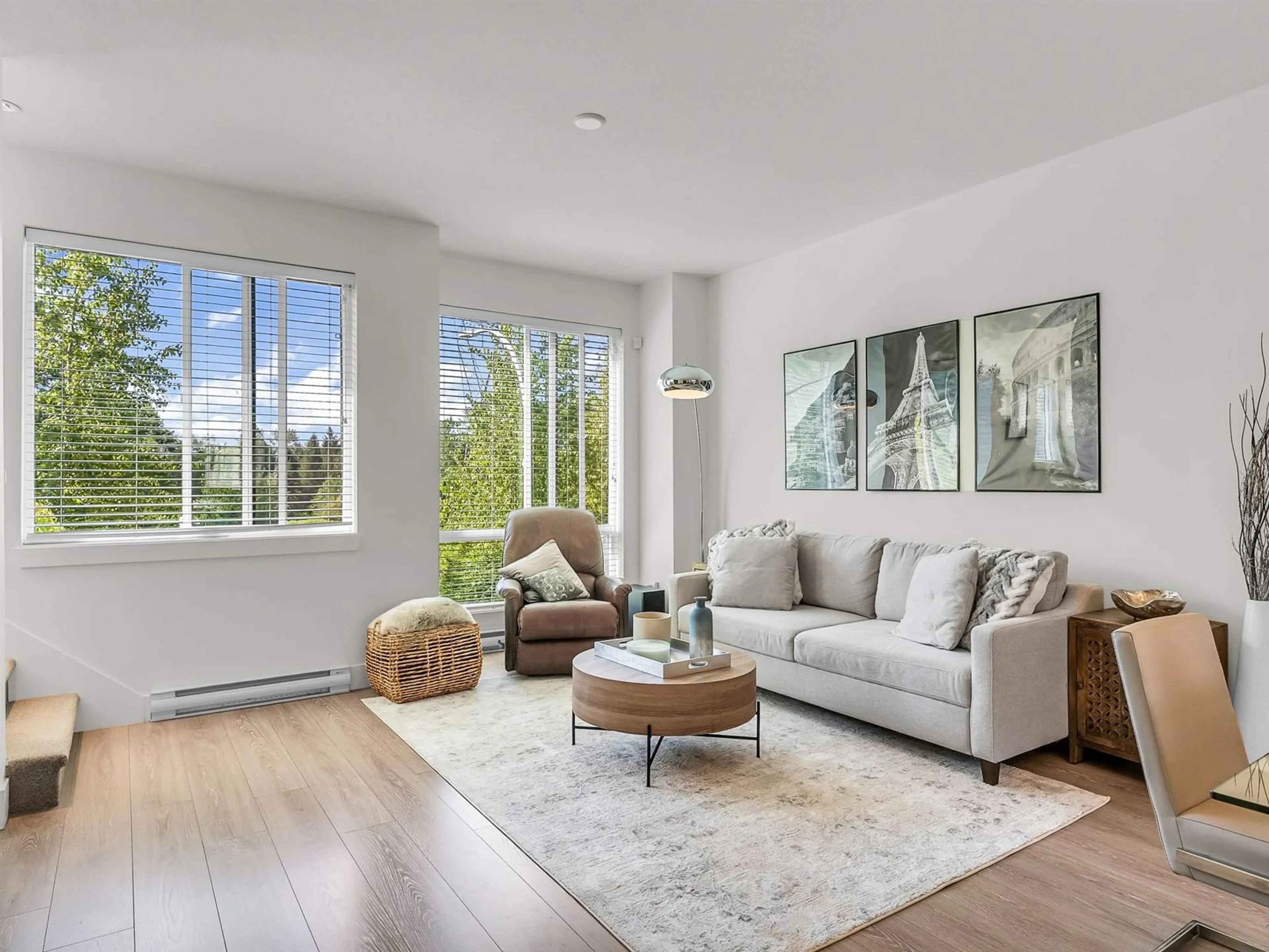 Living room with furniture, wood/laminate floor for 6 - 16433 19, Surrey British Columbia V3Z0Z1