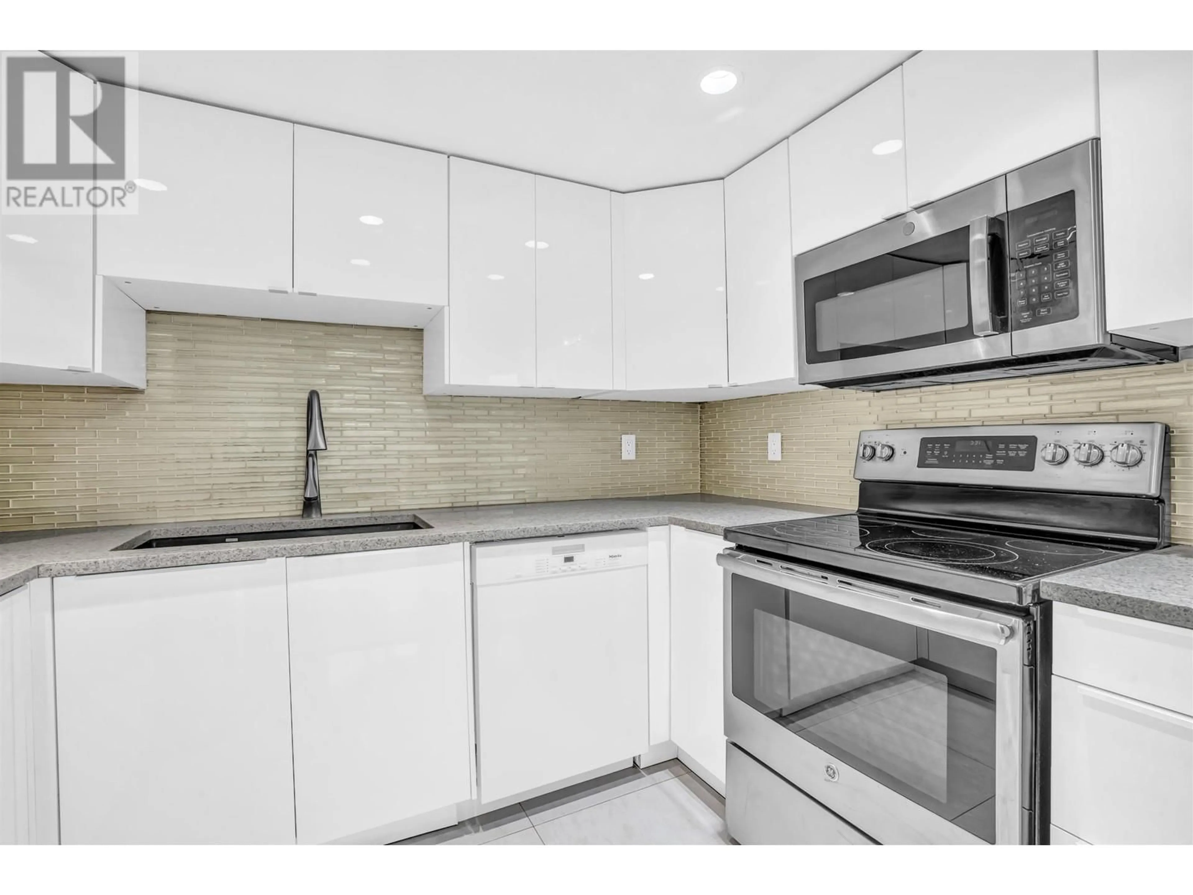 Standard kitchen, ceramic/tile floor for 1802 - 1212 HOWE STREET, Vancouver British Columbia V6Z2M9