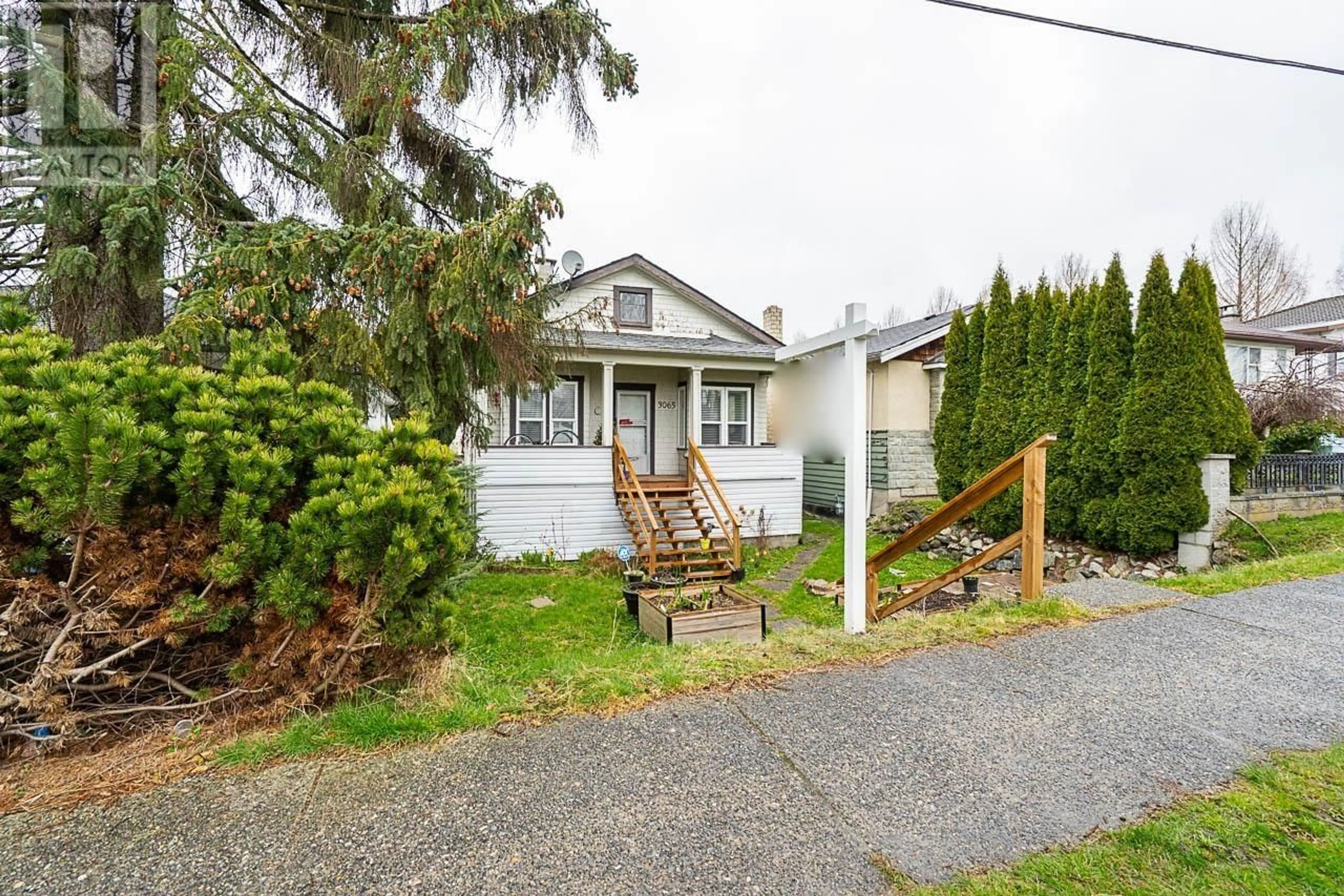 Patio, street for 3065 E 45TH AVENUE, Vancouver British Columbia V5R3C8