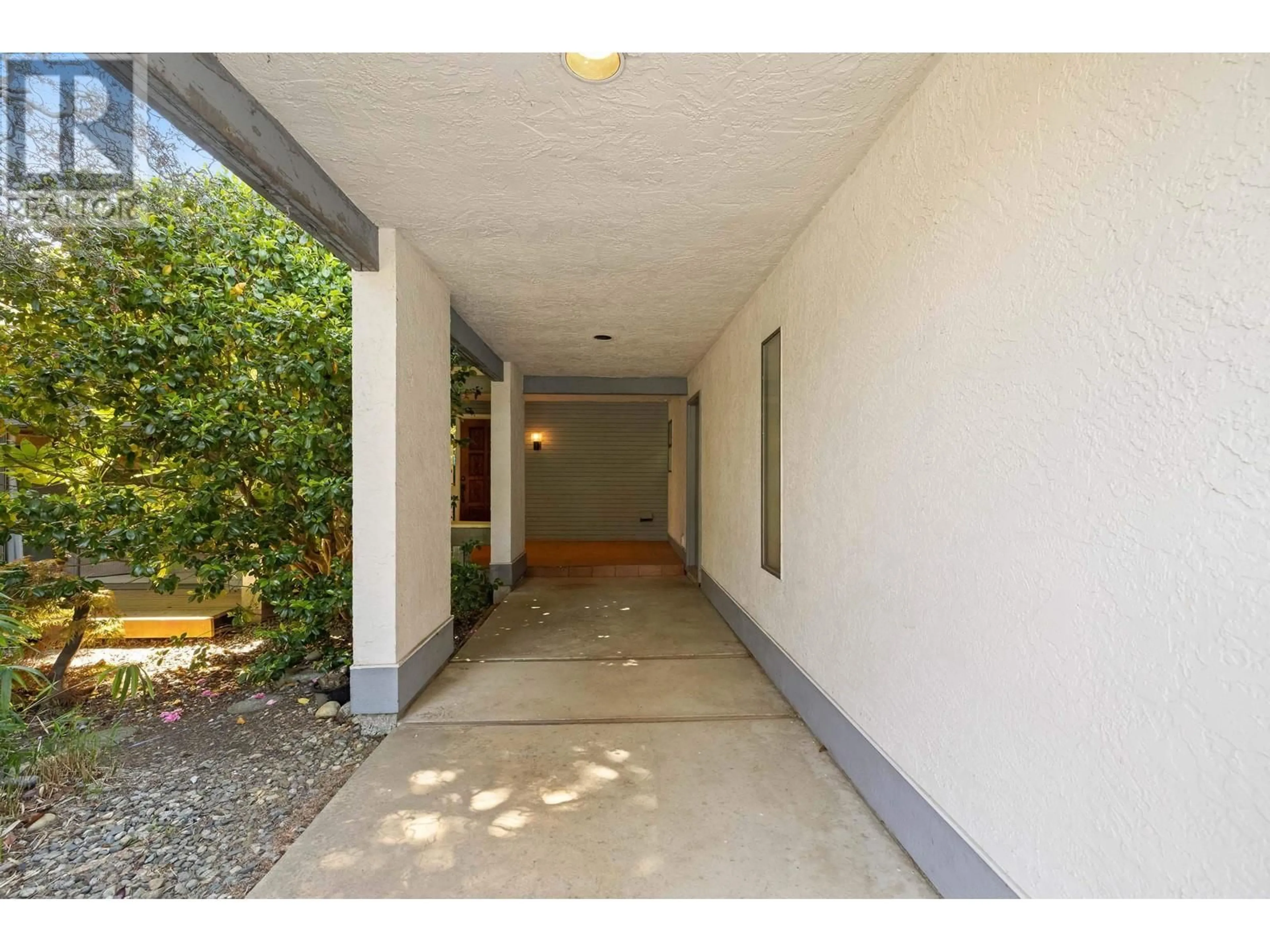 Indoor foyer for 5757 GOLDENROD CRESCENT, Delta British Columbia V4L2H1