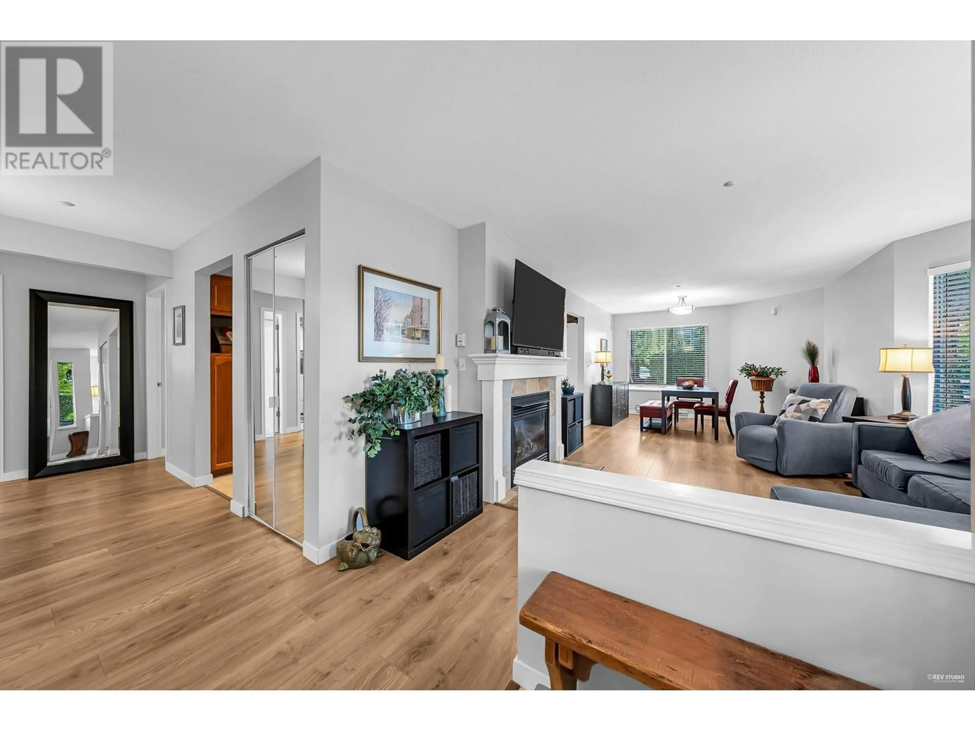Open concept kitchen, wood/laminate floor for 25 - 19060 FORD ROAD, Pitt Meadows British Columbia V3Y2M2